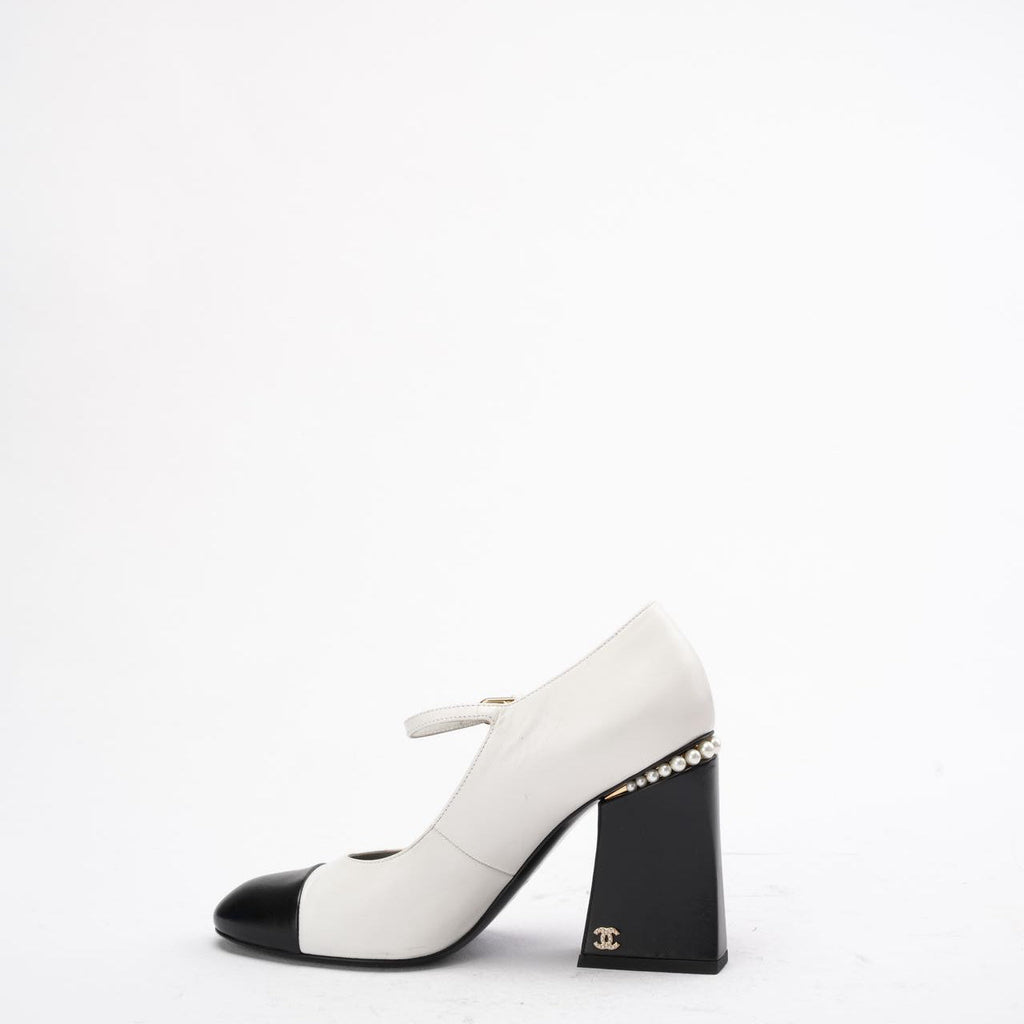Chanel Black/White Leather Two Tone Pearl Mary Jane Shoes Size 38.5