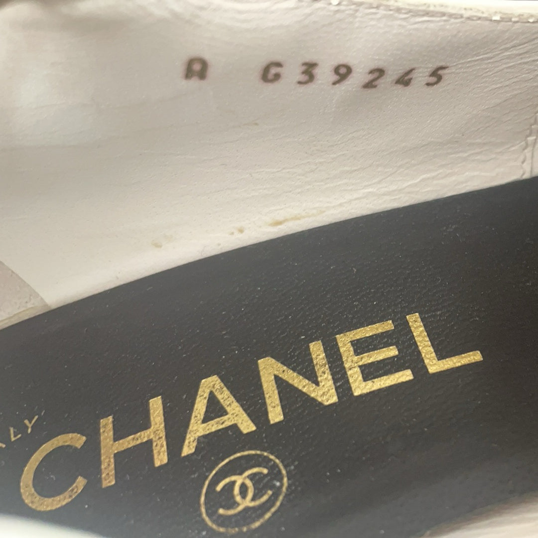 Chanel Black/White Leather Two Tone Pearl Mary Jane Shoes Size 38.5