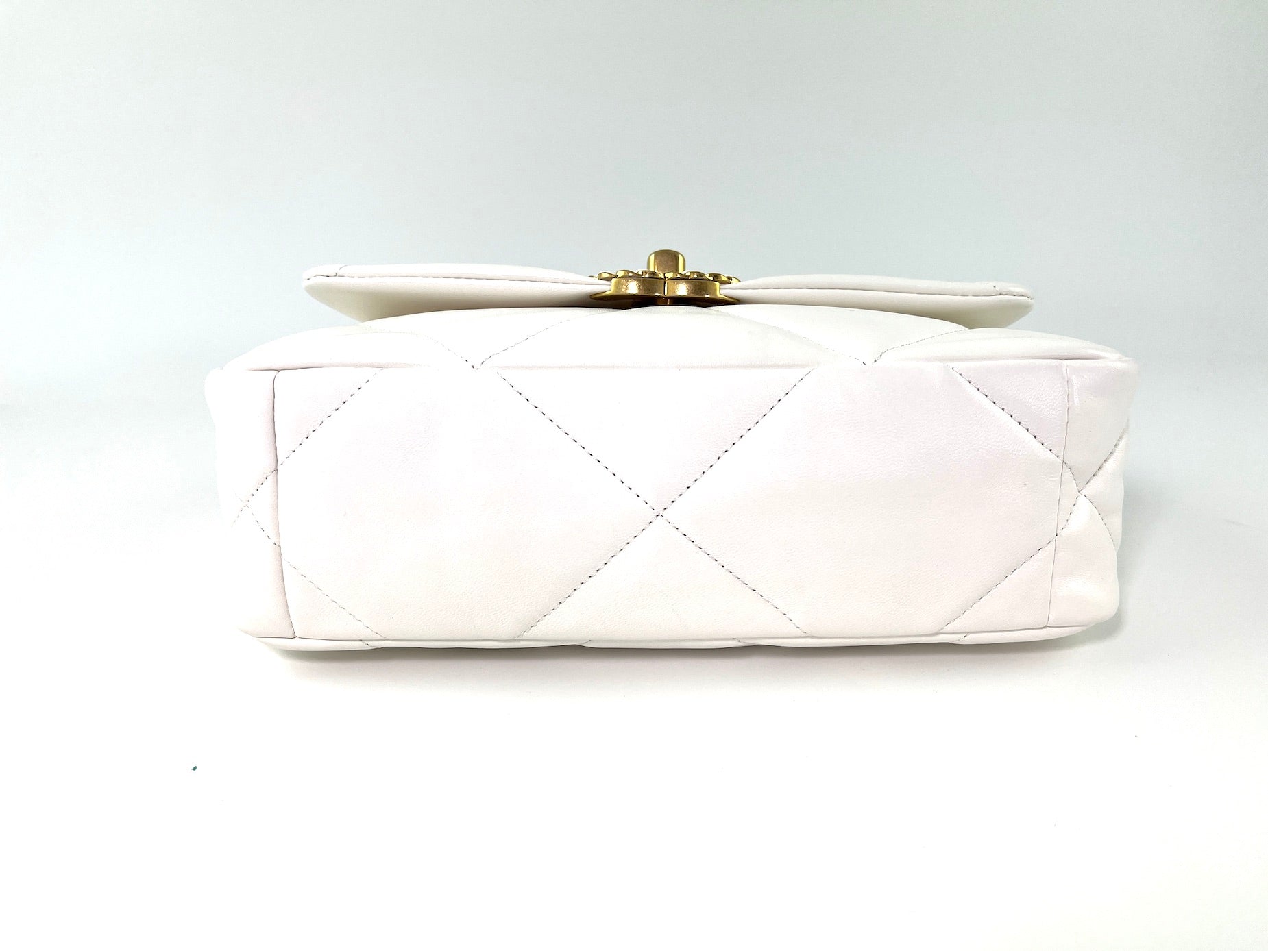 New CHANEL 19 2022 White Flap Bag