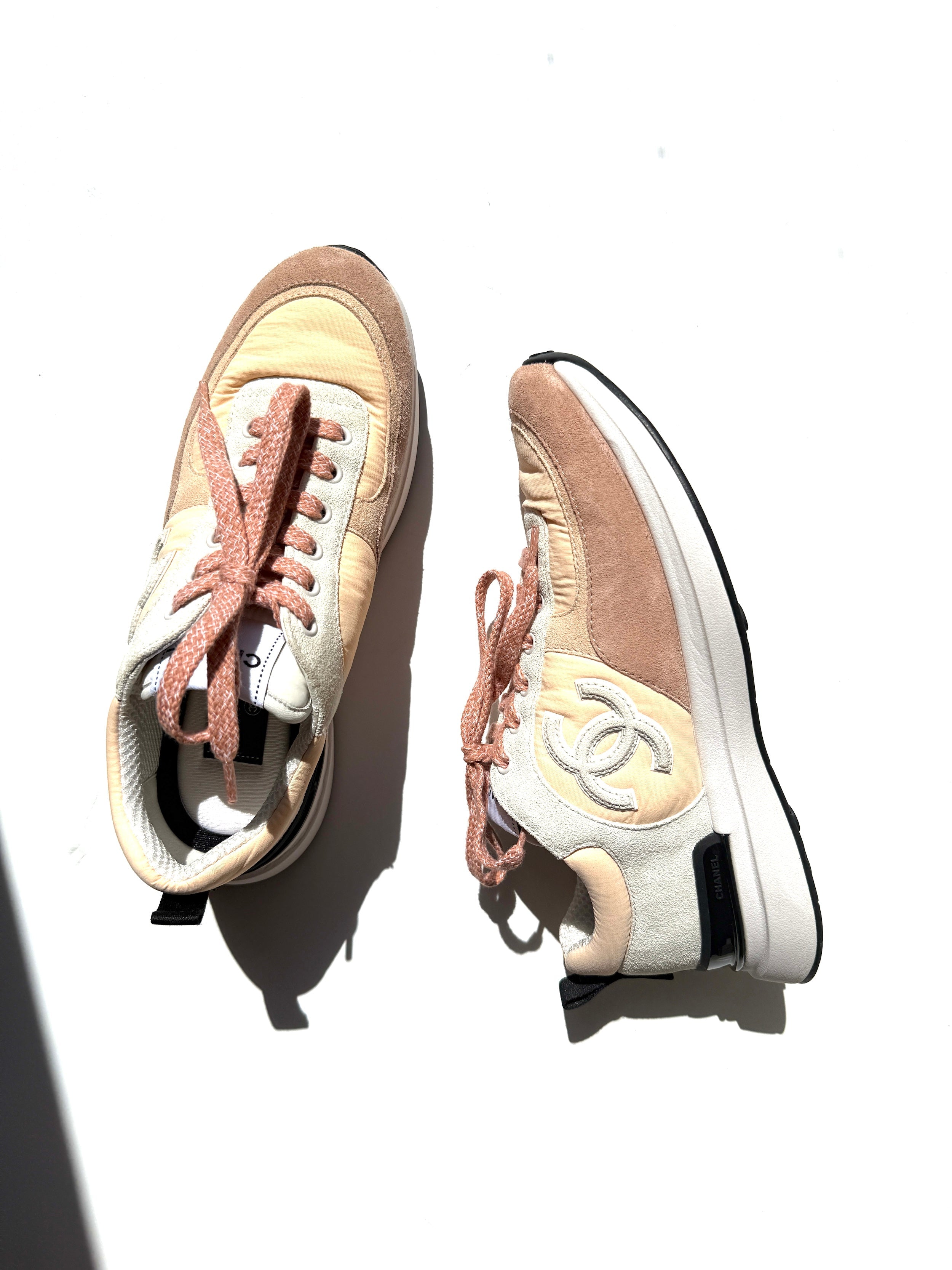 CHANEL CC Interlocking Multicolor Logo Light Beige, Gray 22P Sneakers 38, 7