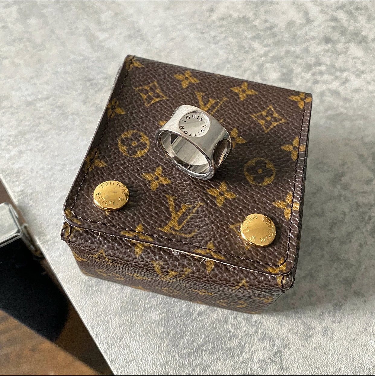 Louis Vuitton 750 18K White Gold Empreinte Ring - USA 5