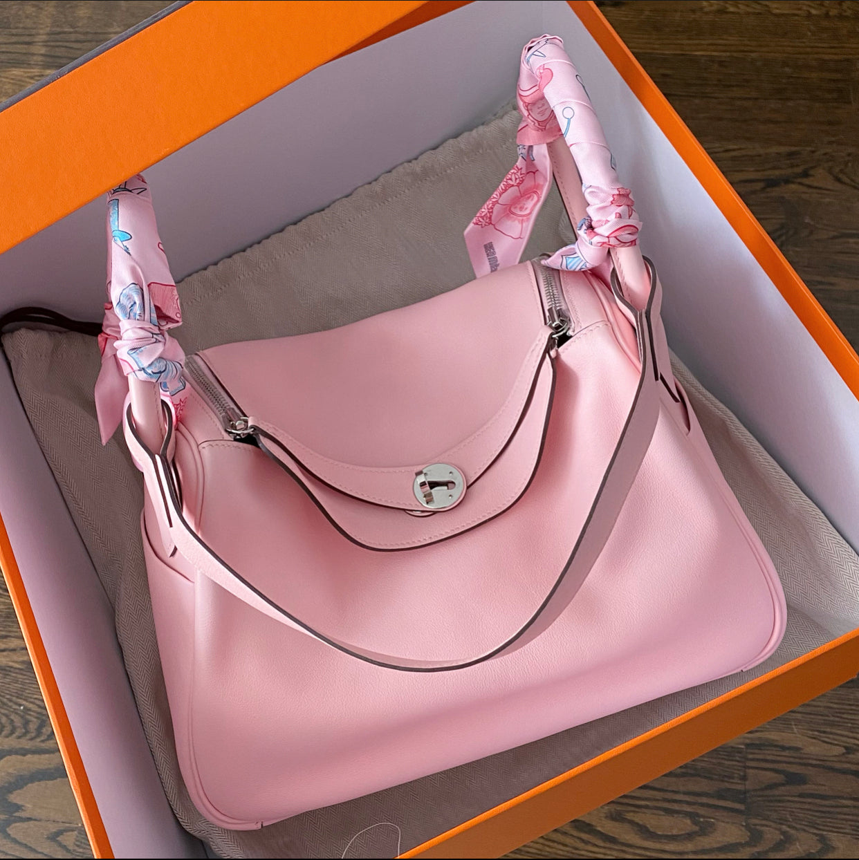 Hermes Lindy 30cm Swift Rose Sakura with Twillys