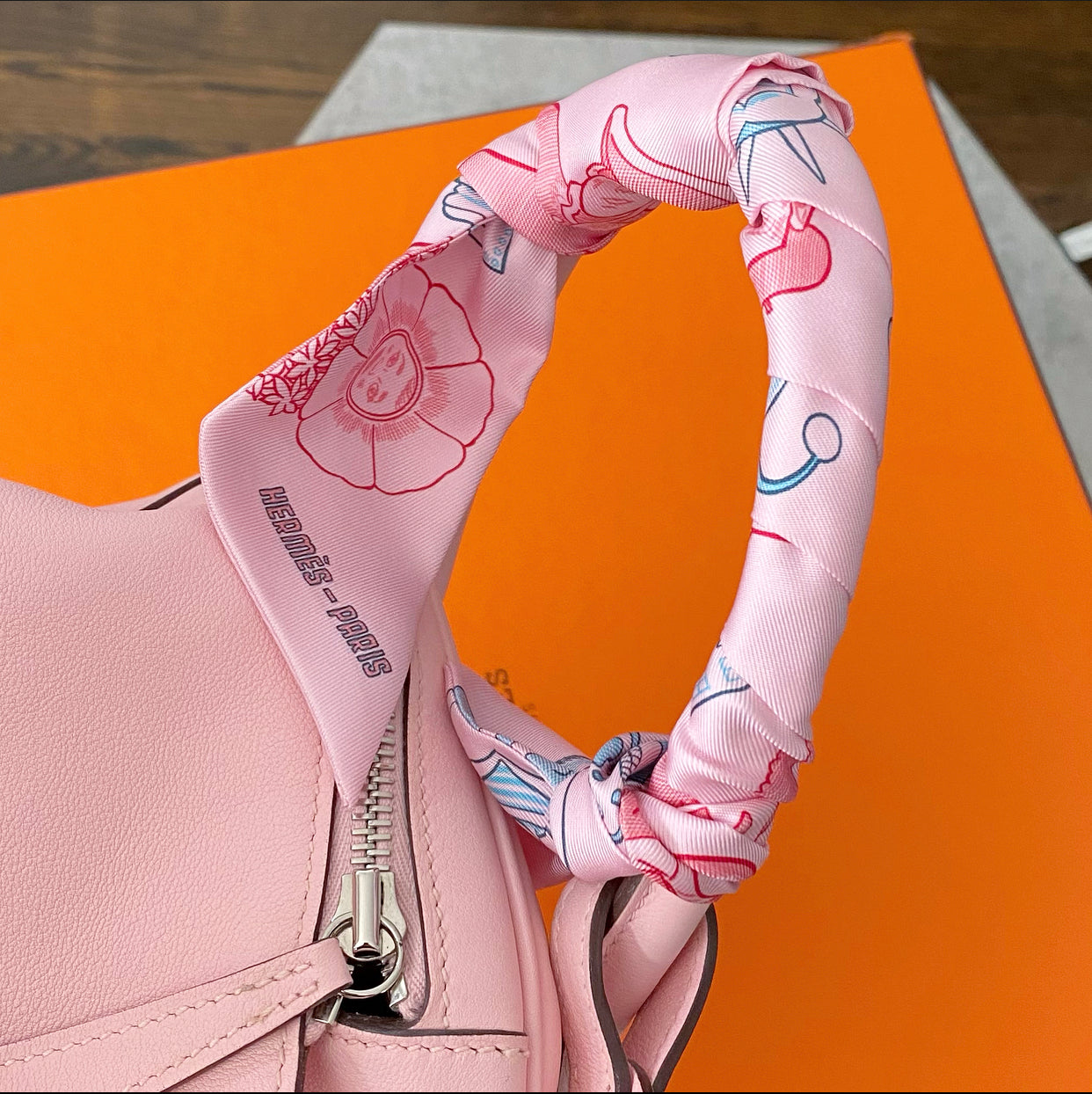 Hermes Lindy 30cm Swift Rose Sakura with Twillys