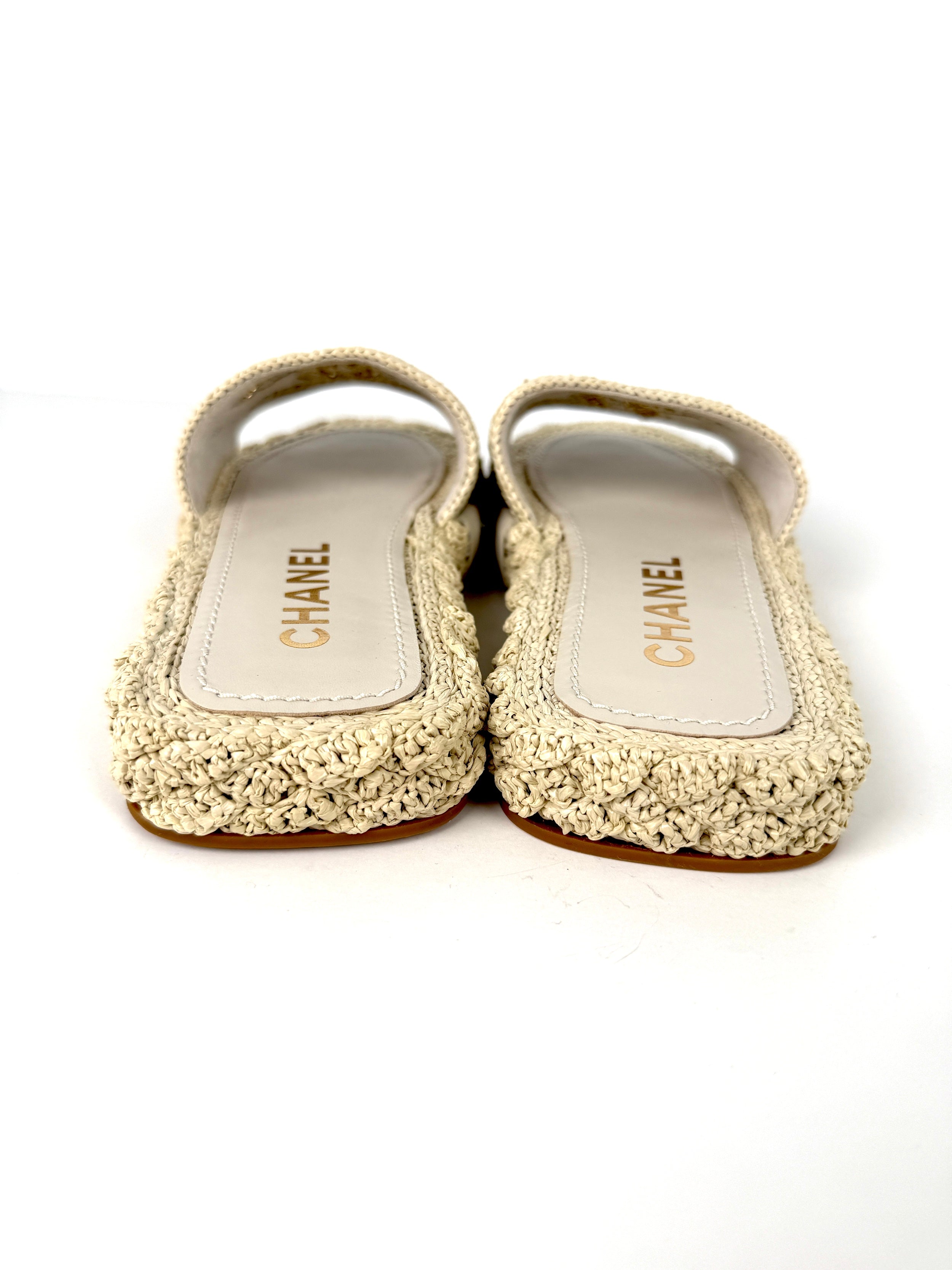 New CHANEL Raffia CC Logo Neutral Slip on Espadrille Slide Sandals 38 7.5