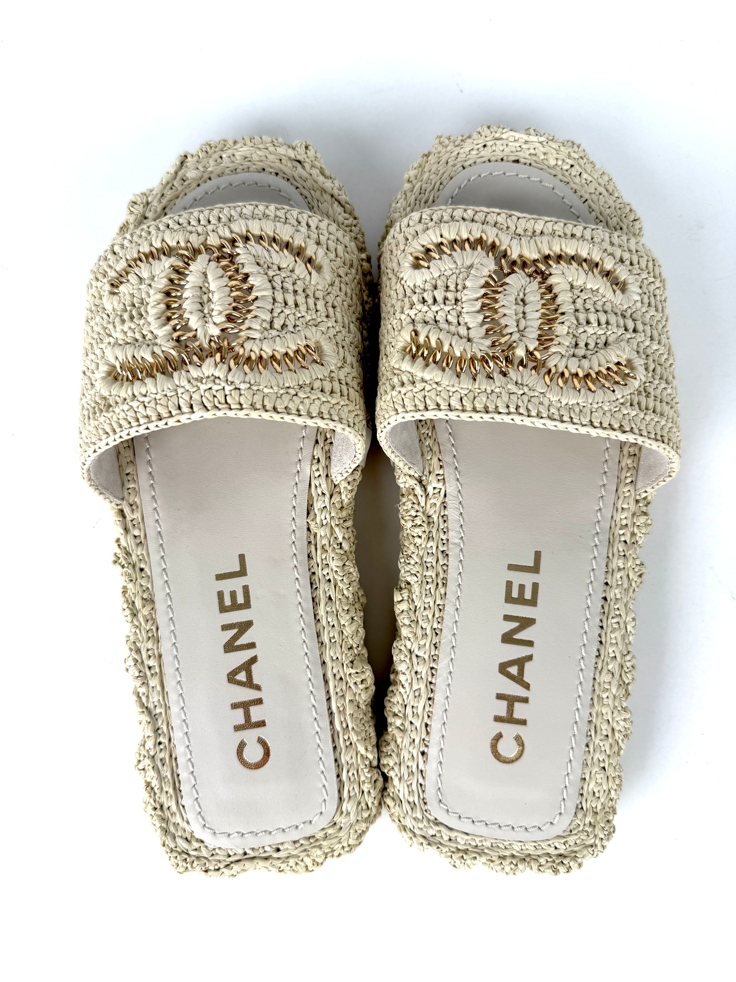 New CHANEL Raffia CC Logo Neutral Slip on Espadrille Slide Sandals 38 7.5