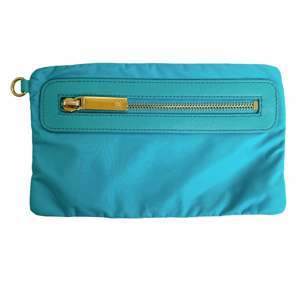 CHANEL BUCKET BAG IN TURQUOISE BLUE