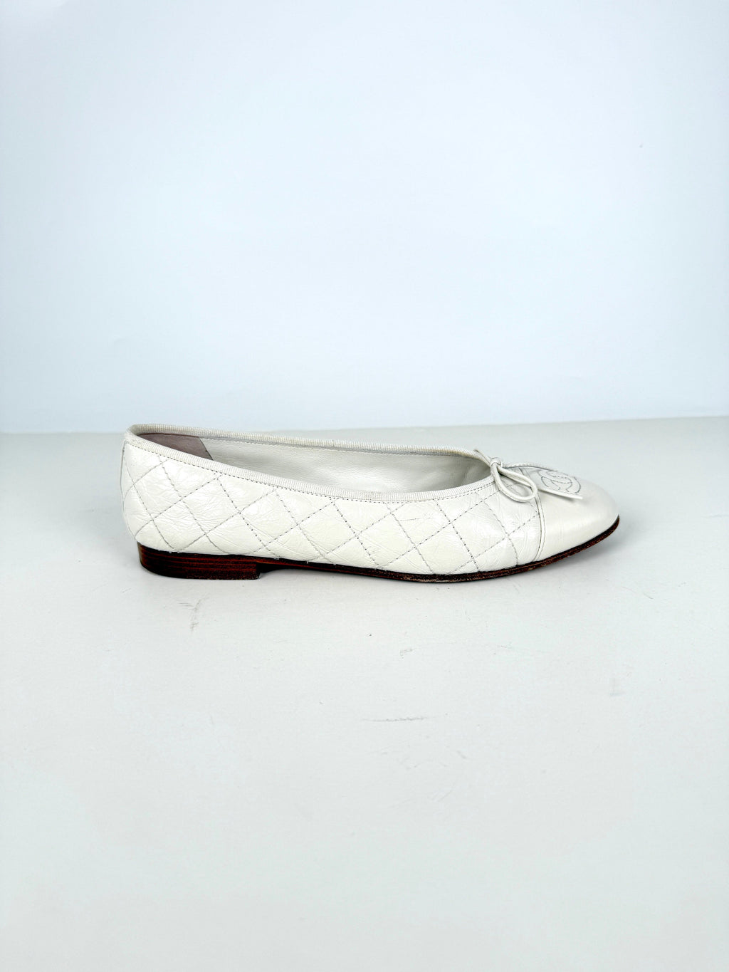 CHANEL White Cap Toe Quilted Leather Classic Flats 38, 7.5