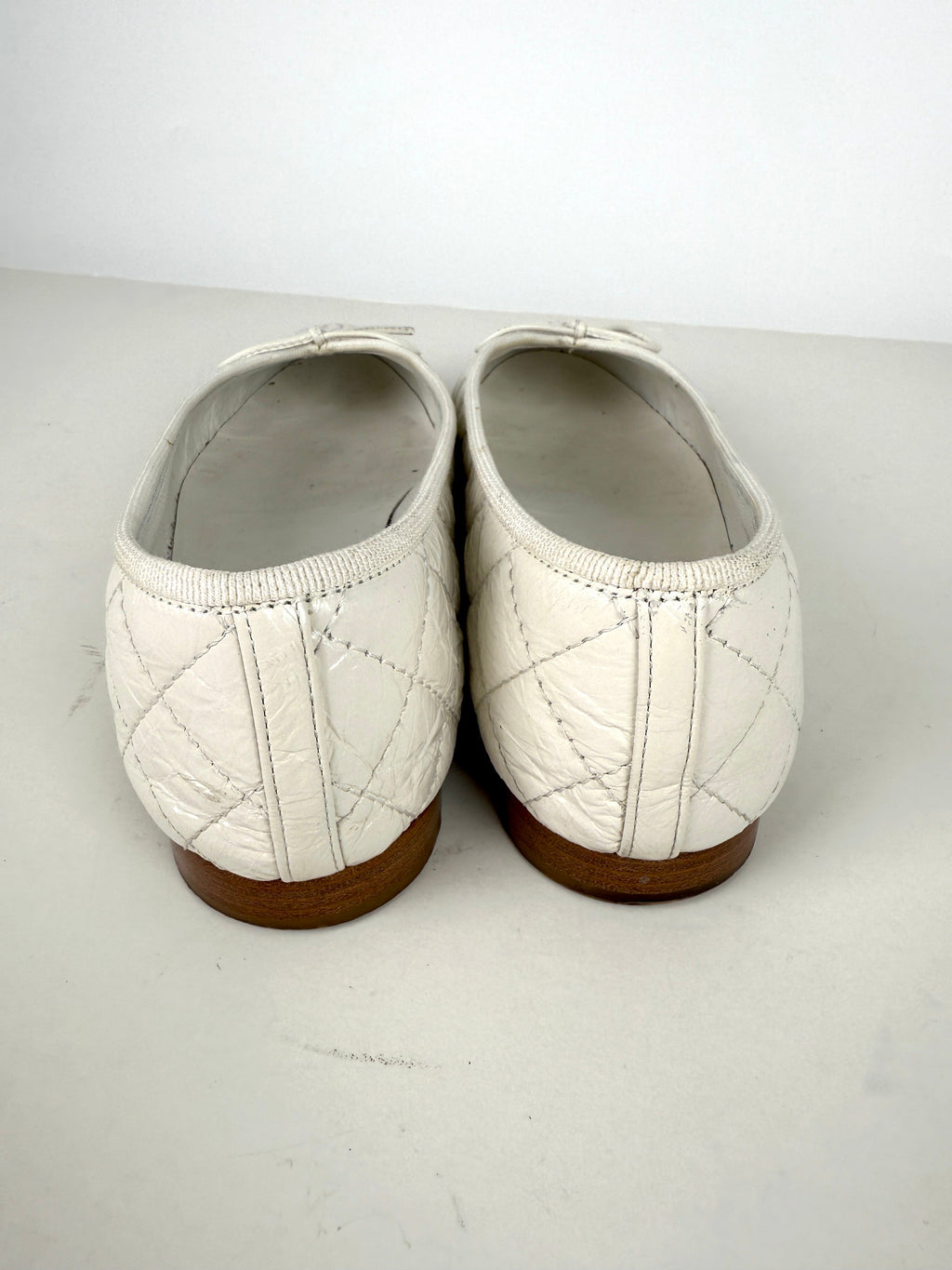 CHANEL White Cap Toe Quilted Leather Classic Flats 38, 7.5