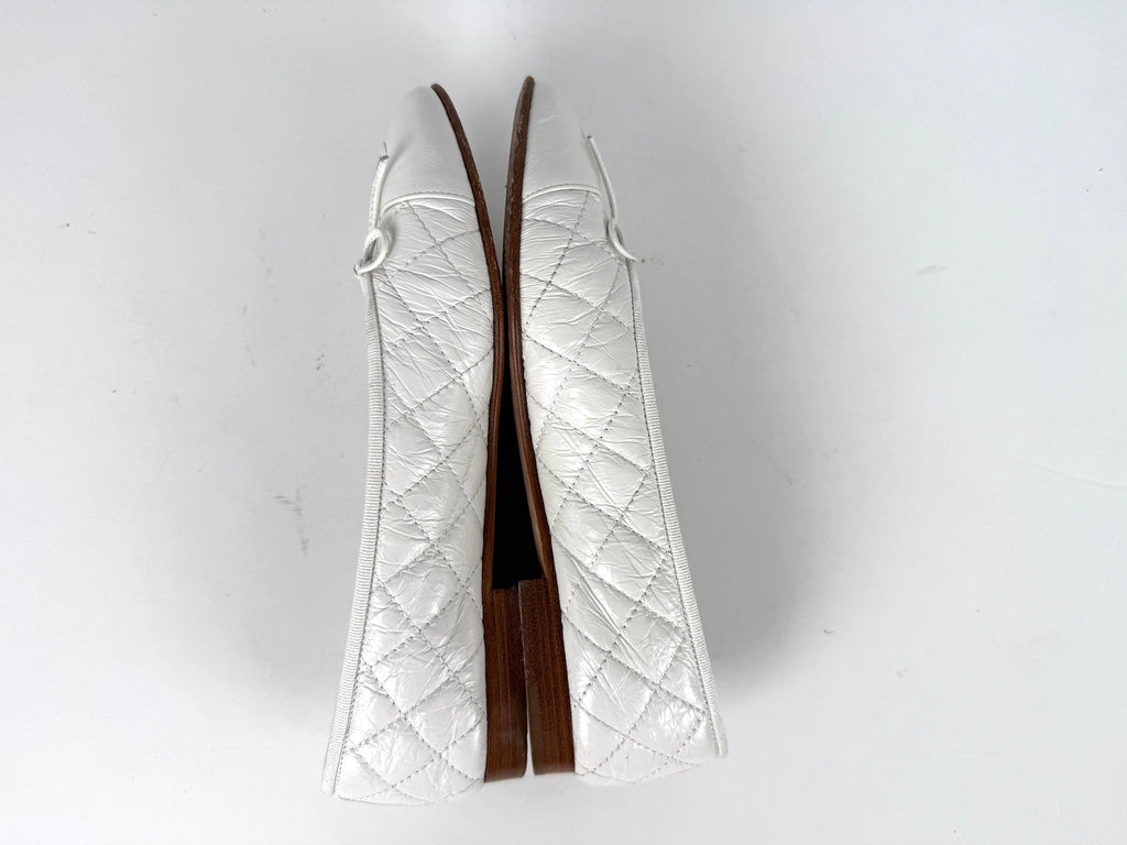 CHANEL White Cap Toe Quilted Leather Classic Flats 38, 7.5