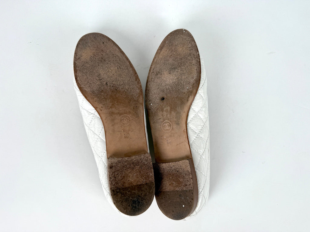 CHANEL White Cap Toe Quilted Leather Classic Flats 38, 7.5