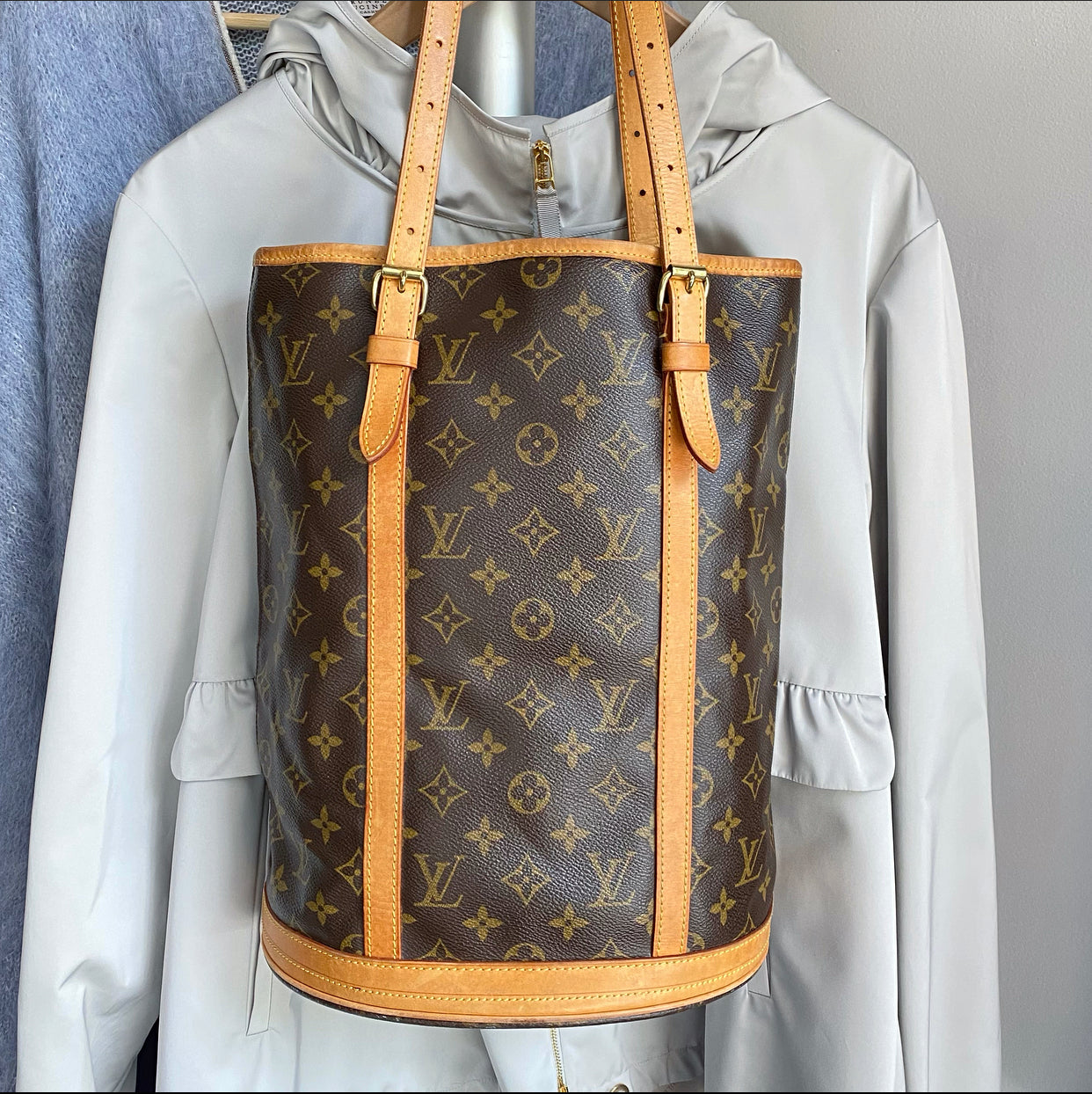 Louis Vuitton Monogram Canvas Bucket GM Shoulder Bag