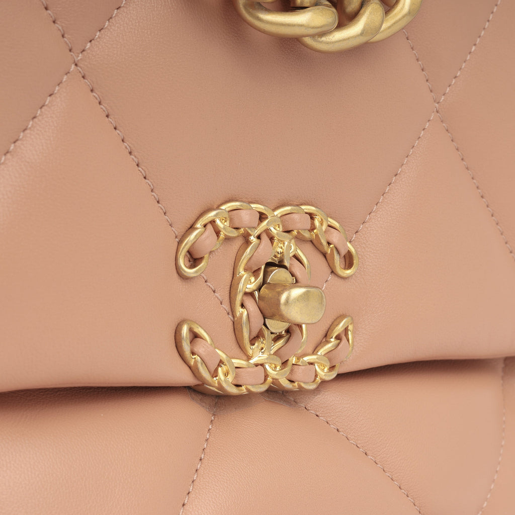 Chanel Chanel 19 - Small