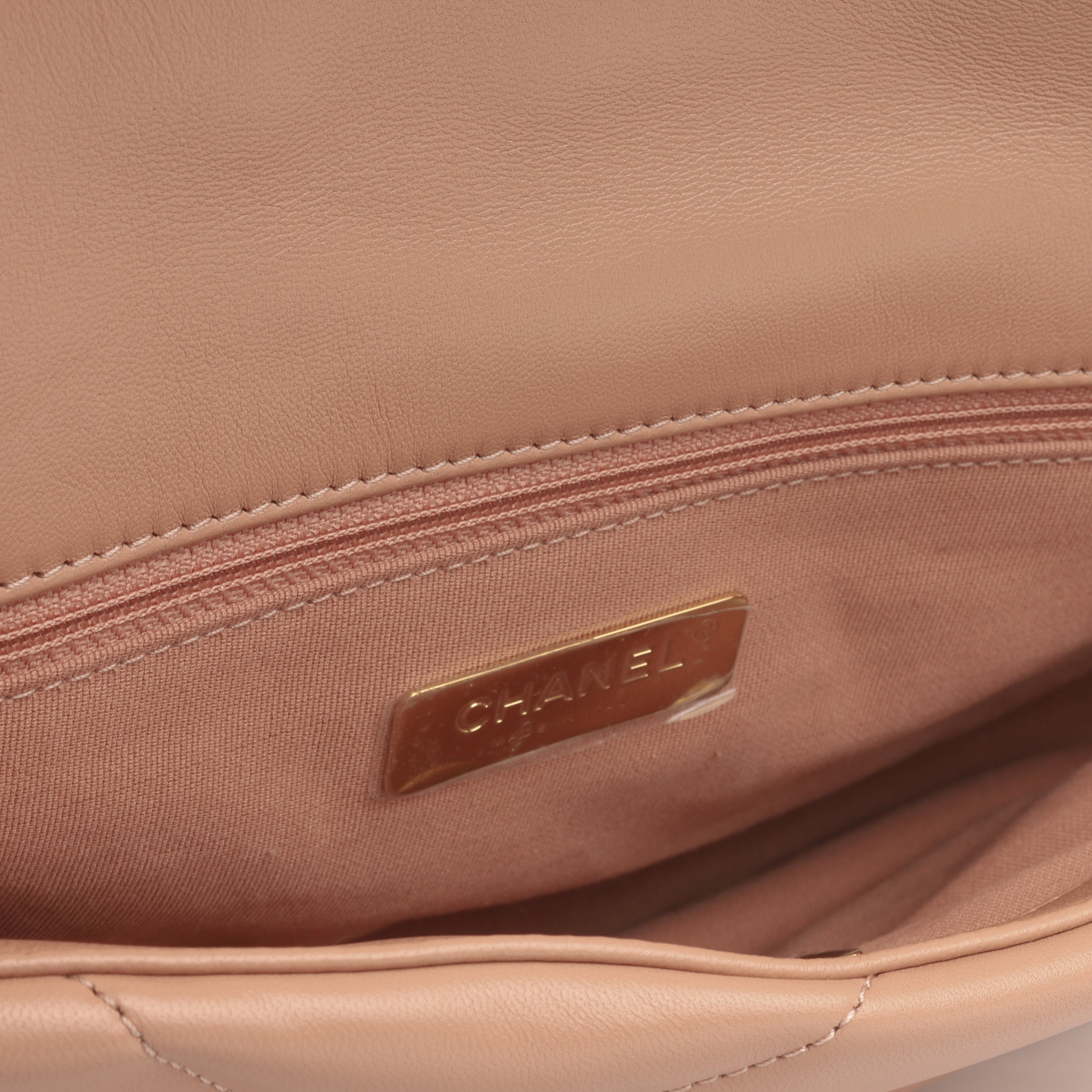 Chanel Chanel 19 - Small