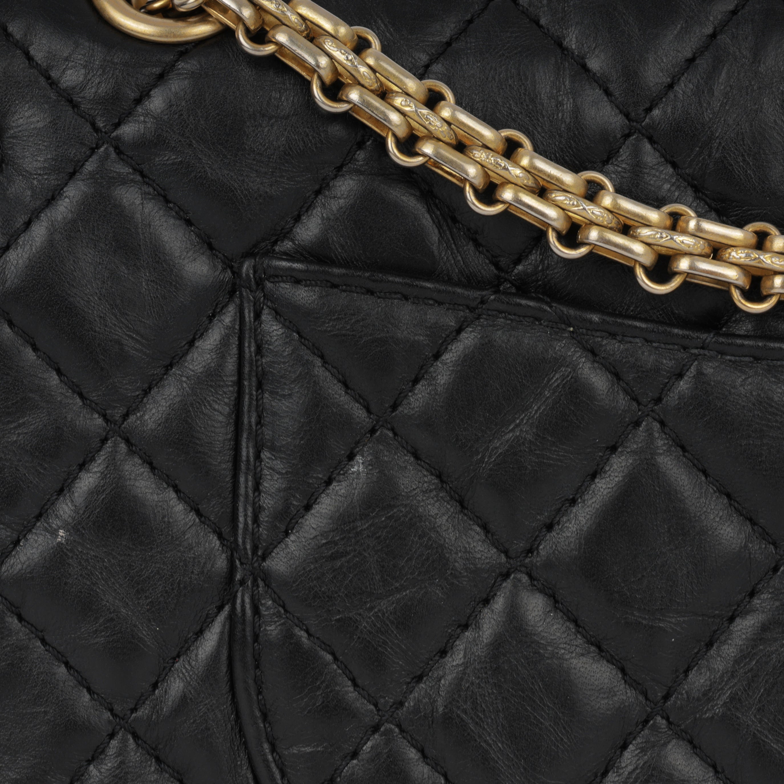 Chanel 2.55 Reissue - 225