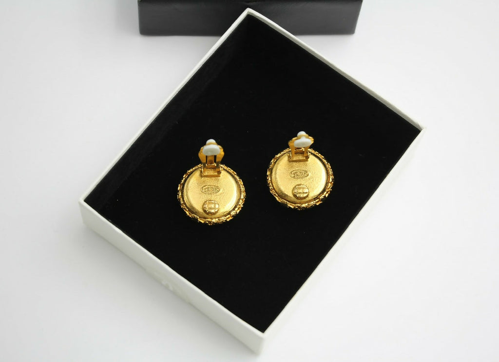 Chanel Vintage 93A White Lava Round Clip-on Earrings