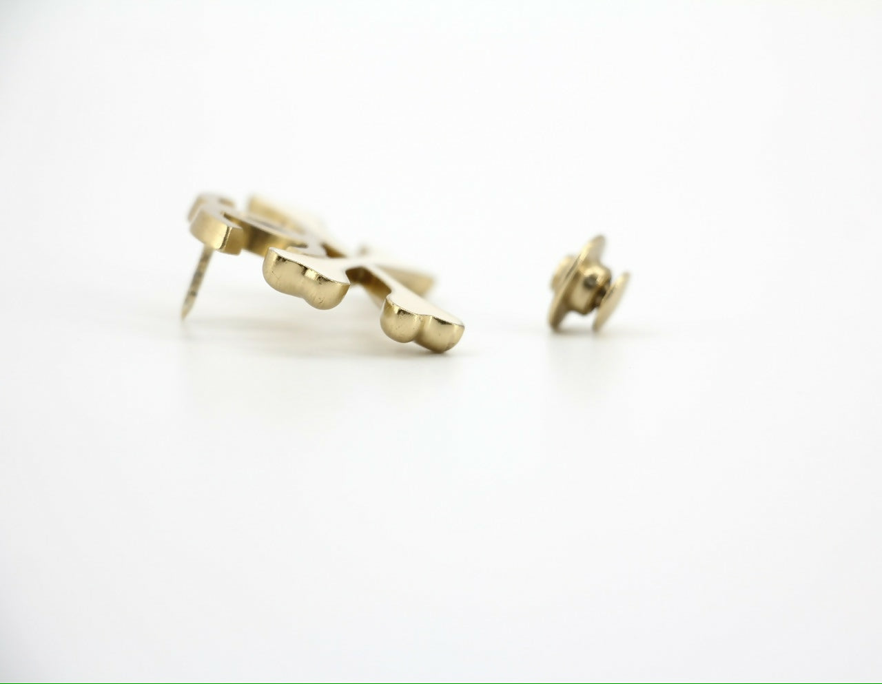 Chanel Vintage 03P Enamel White Skull Brooch