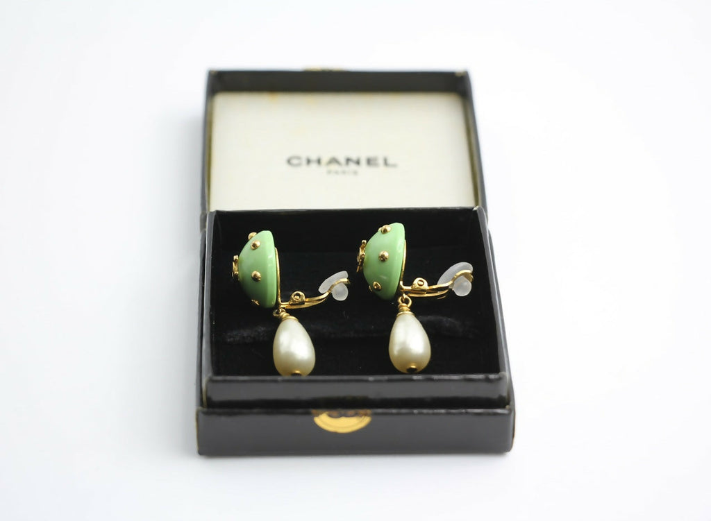 Chanel Vintage 96C Resin Green Dot Imitation Pearl Dangle Clip-on Earrings