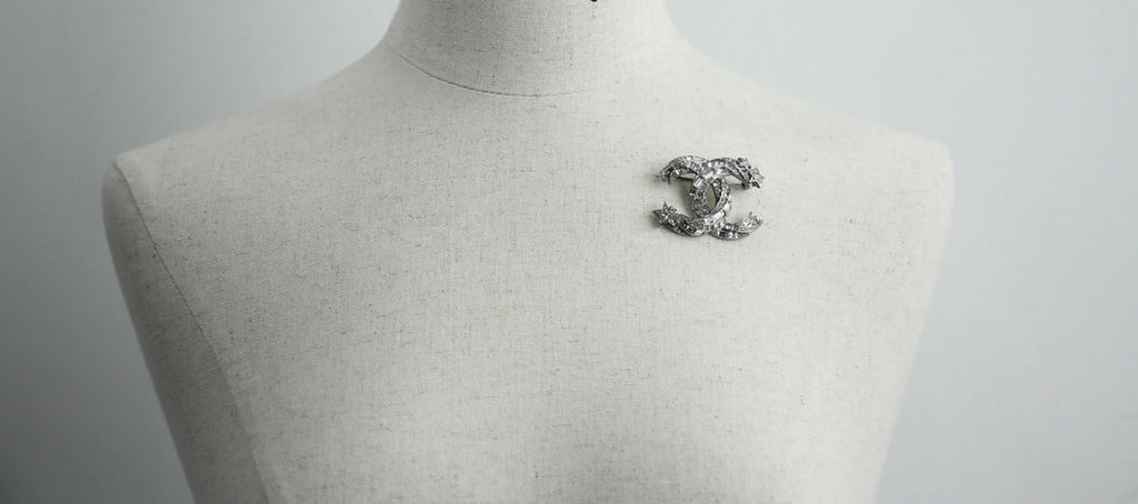 Chanel C21S Rhinestone Metal Silver Star Twist Brooch