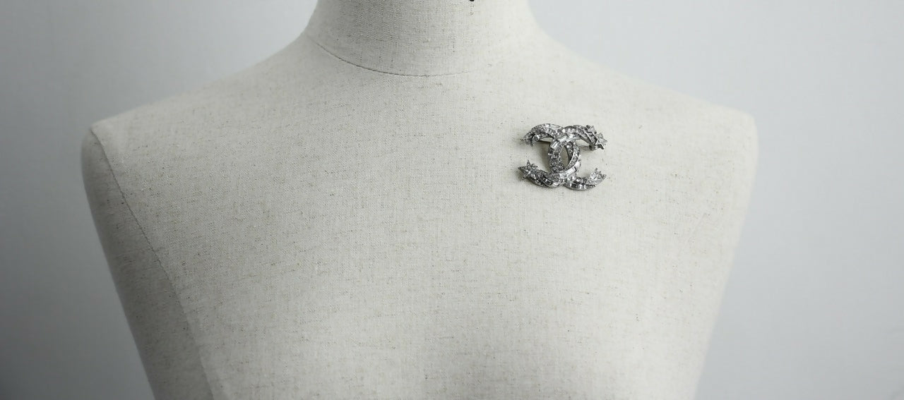 Chanel C21S Rhinestone Metal Silver Star Twist Brooch