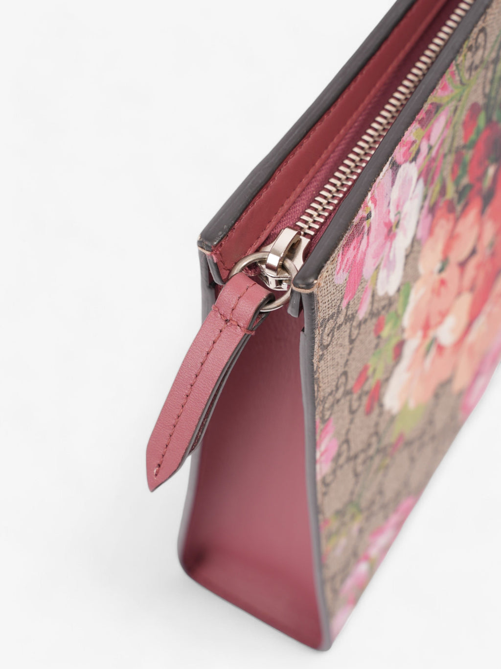 Gucci GG Blooms Pouch GG Supreme / Bloom Coated Canvas
