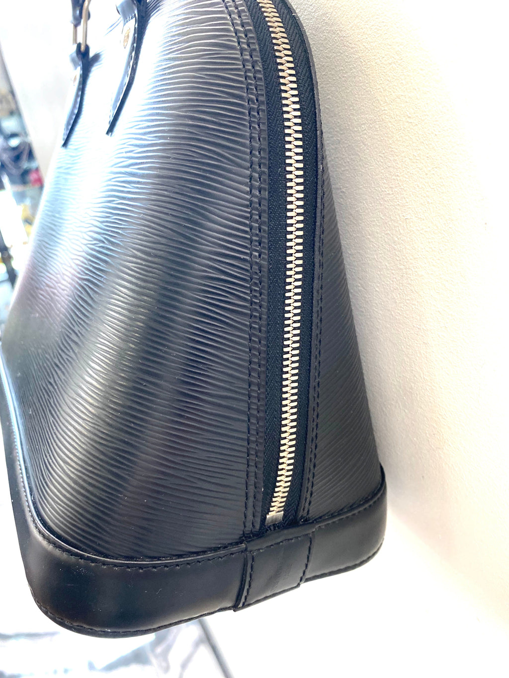 LOUIS VUITTON EPI LEATHER ALMA PM IN BLACK