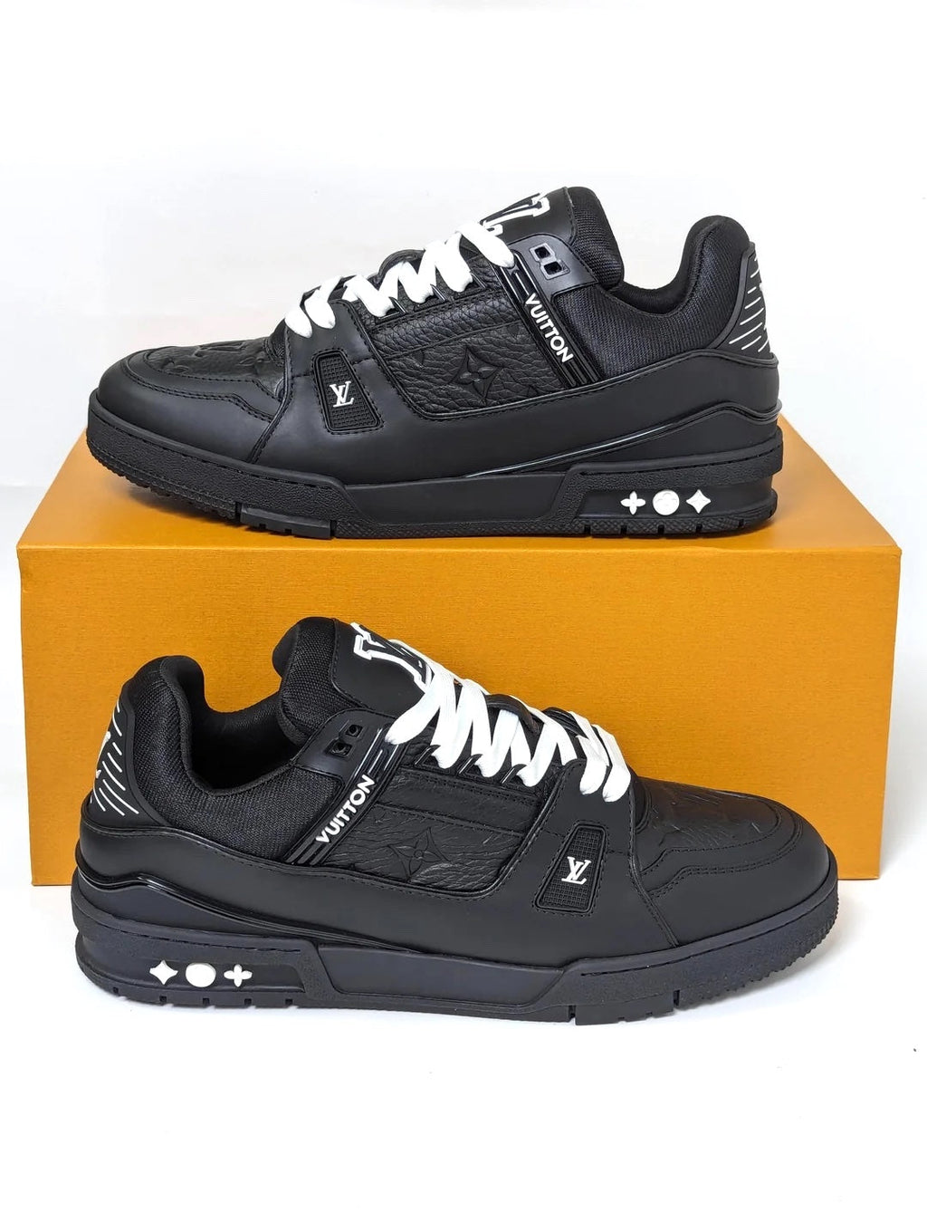 LOUIS VUITTON LV TRAINER LOW-TOP SNEAKERS