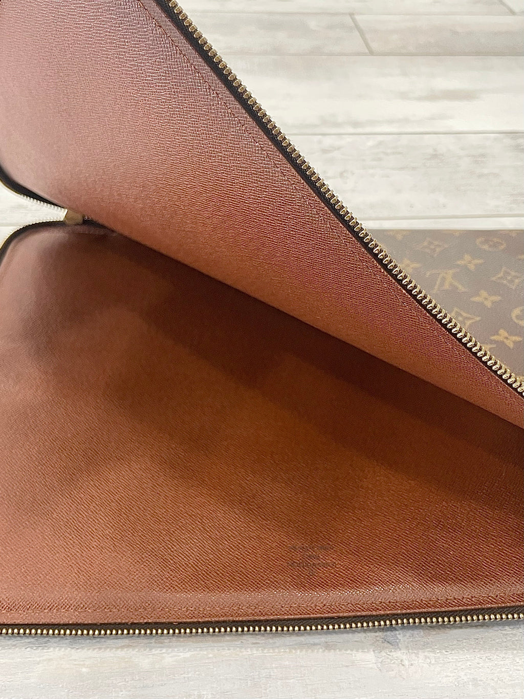 LOUIS VUITTON MONOGRAM POCHE LAPTOP/ DOCUMENT SLEEVE