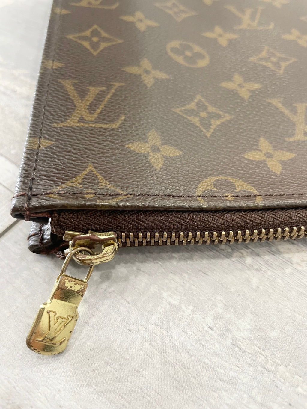LOUIS VUITTON MONOGRAM POCHE LAPTOP/ DOCUMENT SLEEVE