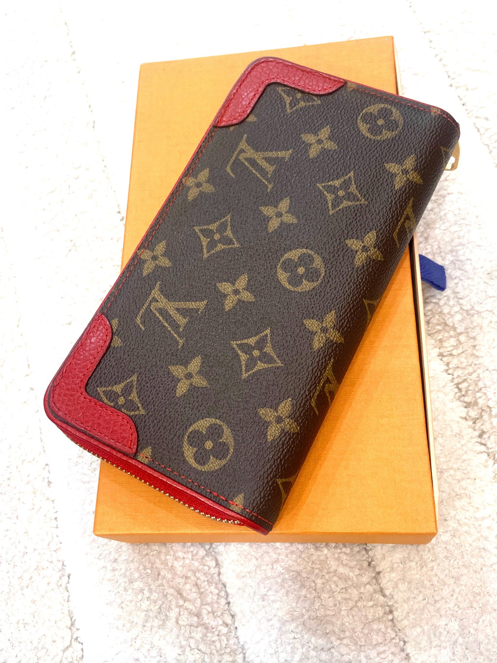 LOUIS VUITTON MONOGRAM RETIRO ZIPPY WALLET IN CHERRY