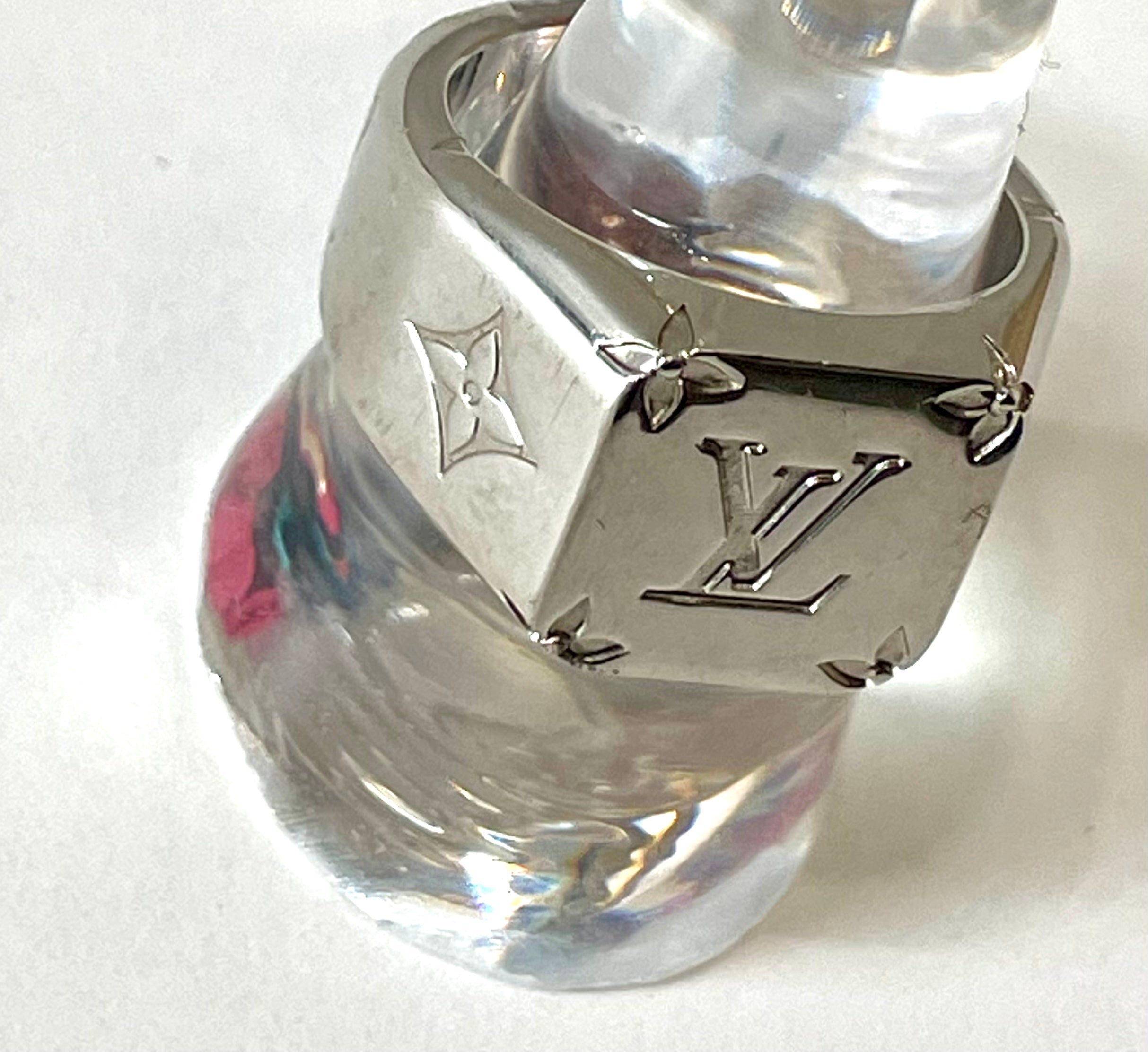 LOUIS VUITTON MONOGRAM SIGNET RING PALLADIUM FINISH