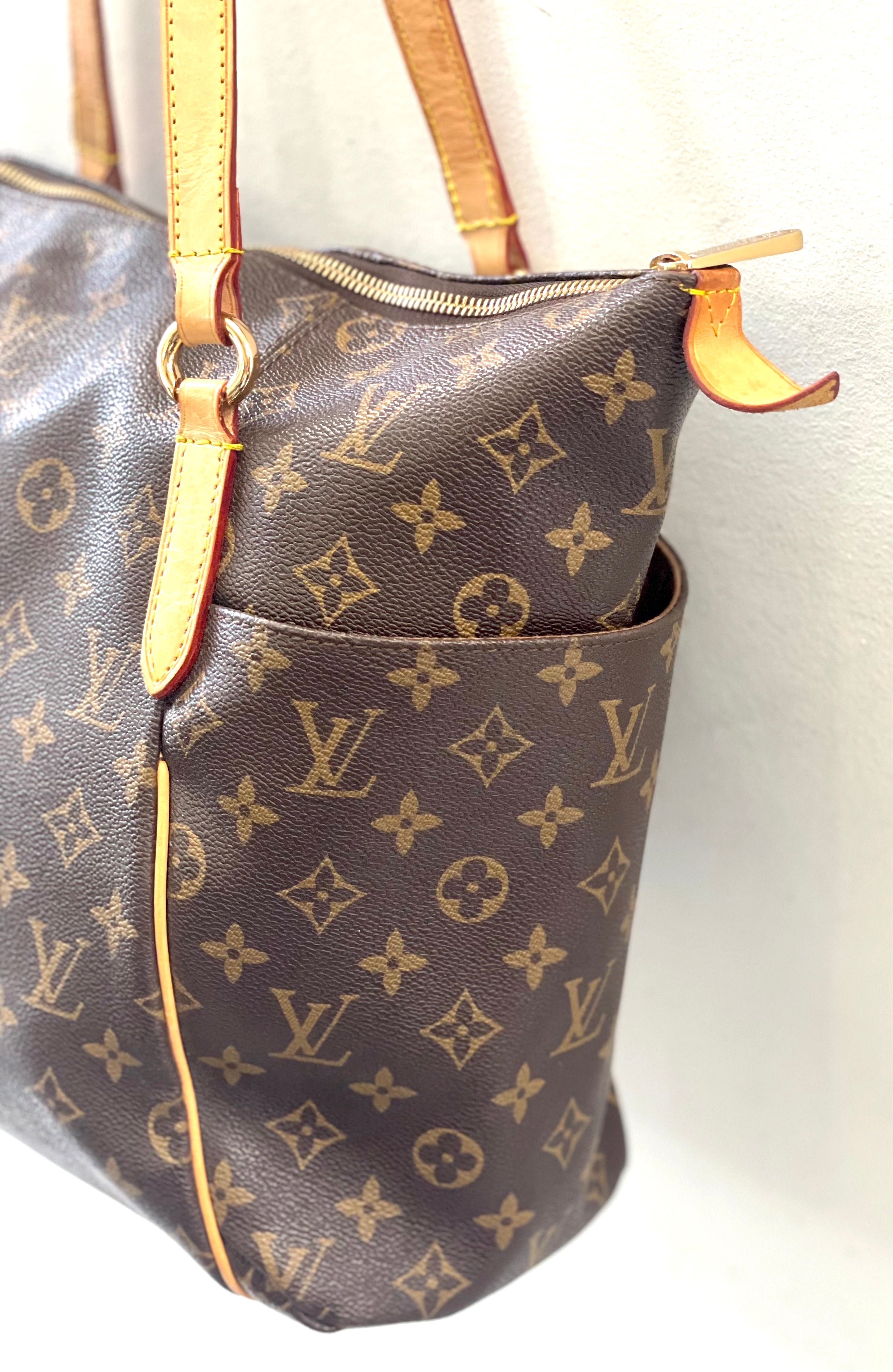 LOUIS VUITTON MONOGRAM TOTALLY MM SHOULDER BAG