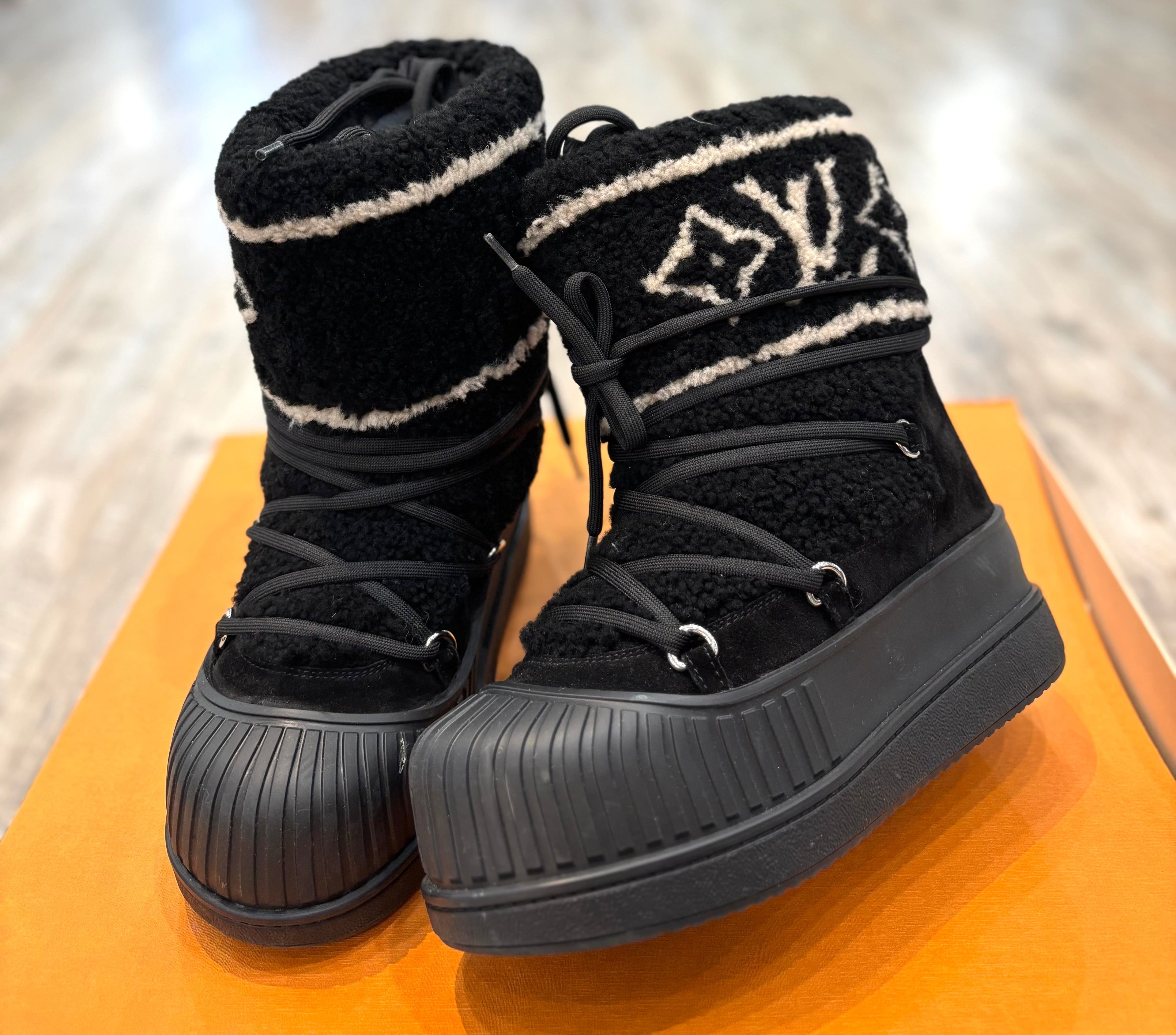 LOUIS VUITTON SUEDE SHEARLING POLAR FLAT HALF BOOTS