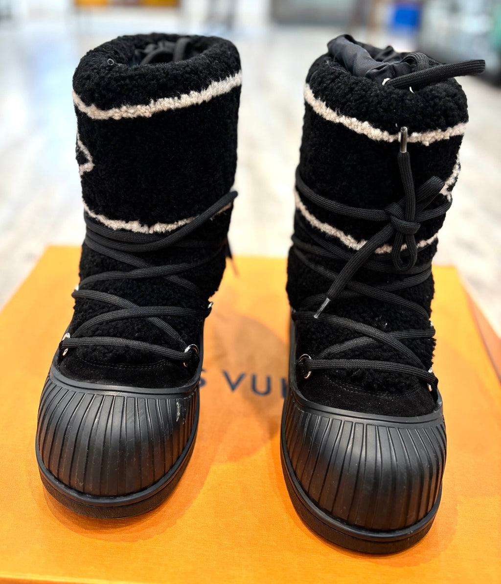 LOUIS VUITTON SUEDE SHEARLING POLAR FLAT HALF BOOTS