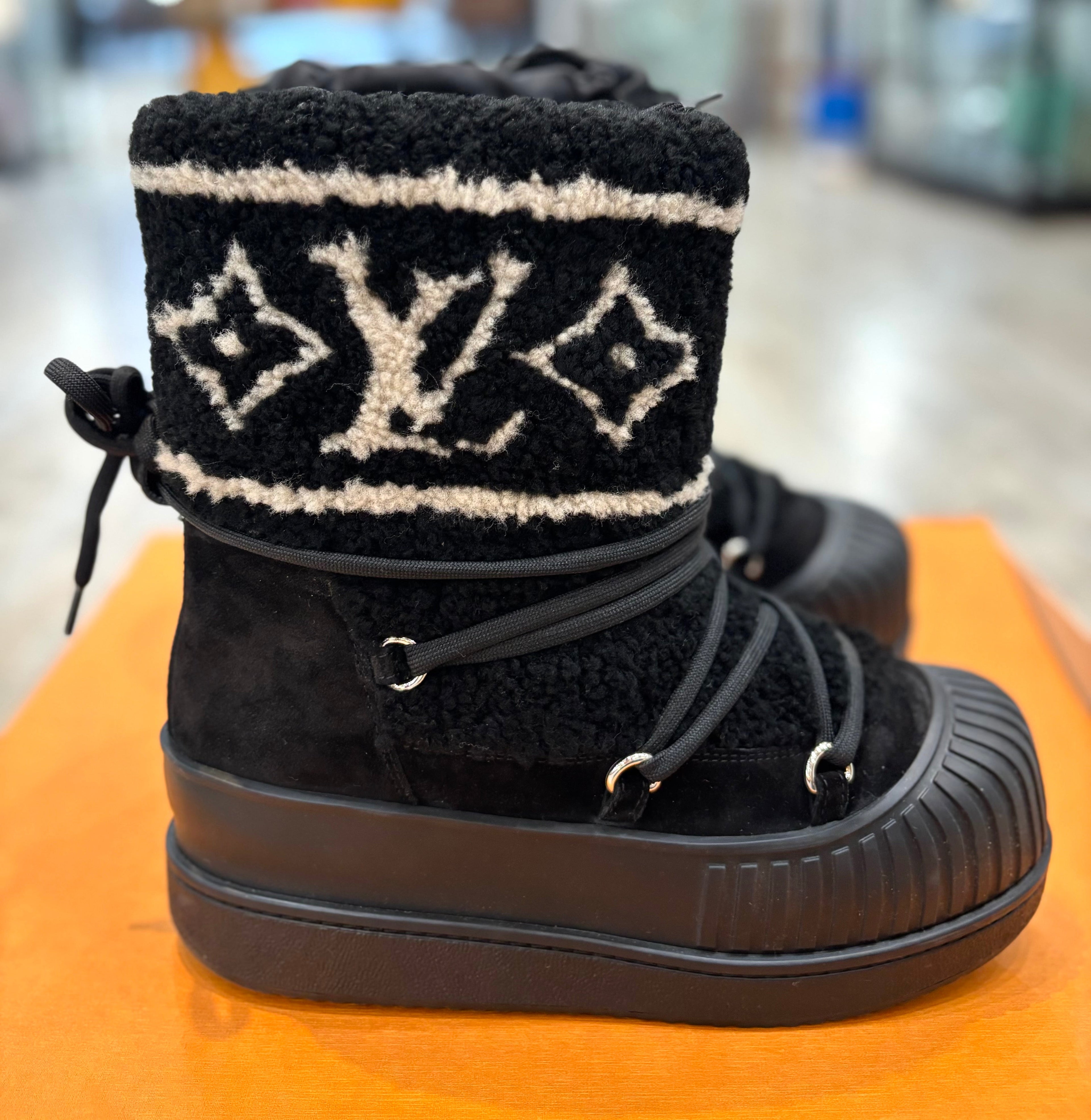 LOUIS VUITTON SUEDE SHEARLING POLAR FLAT HALF BOOTS