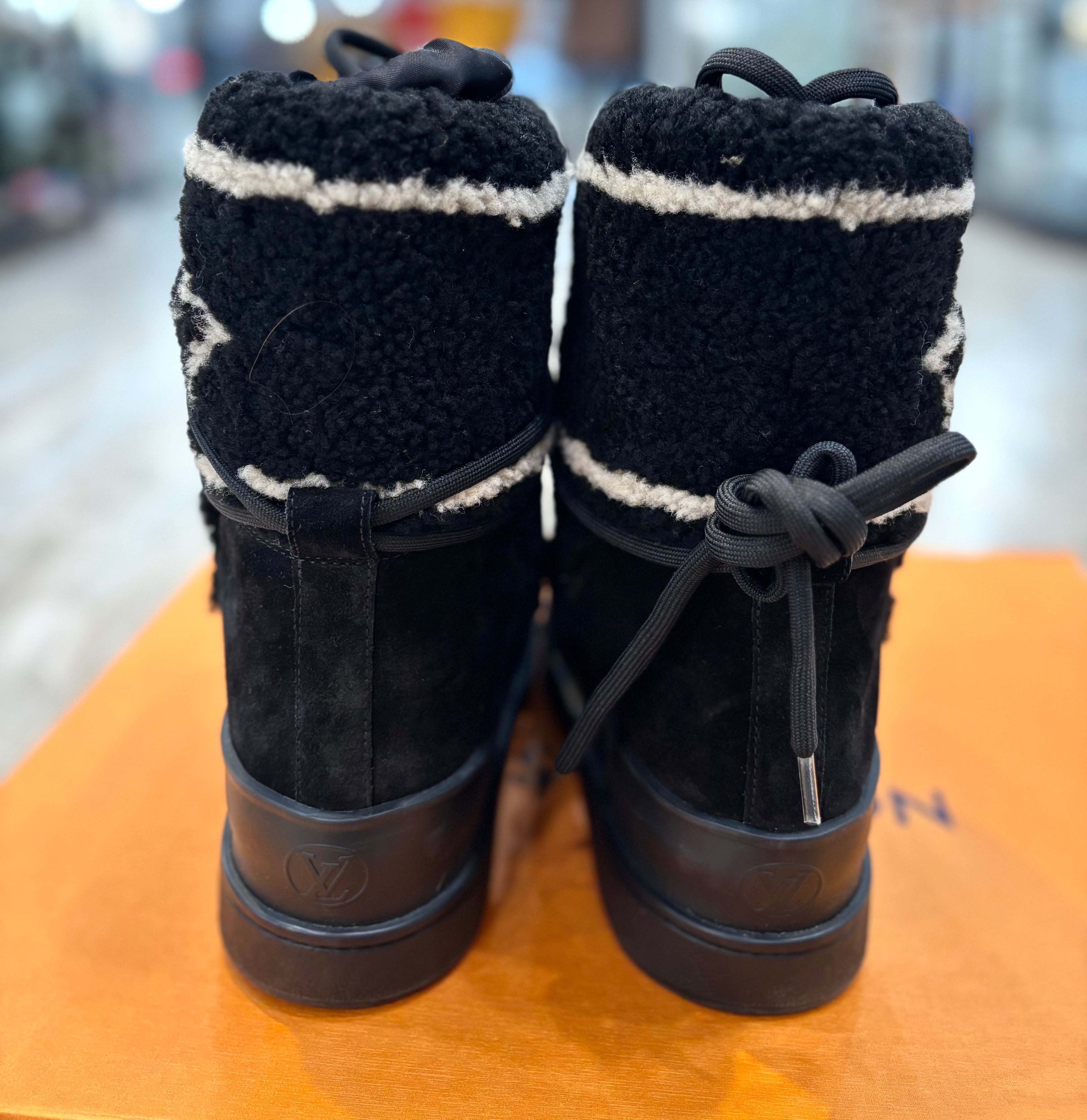 LOUIS VUITTON SUEDE SHEARLING POLAR FLAT HALF BOOTS