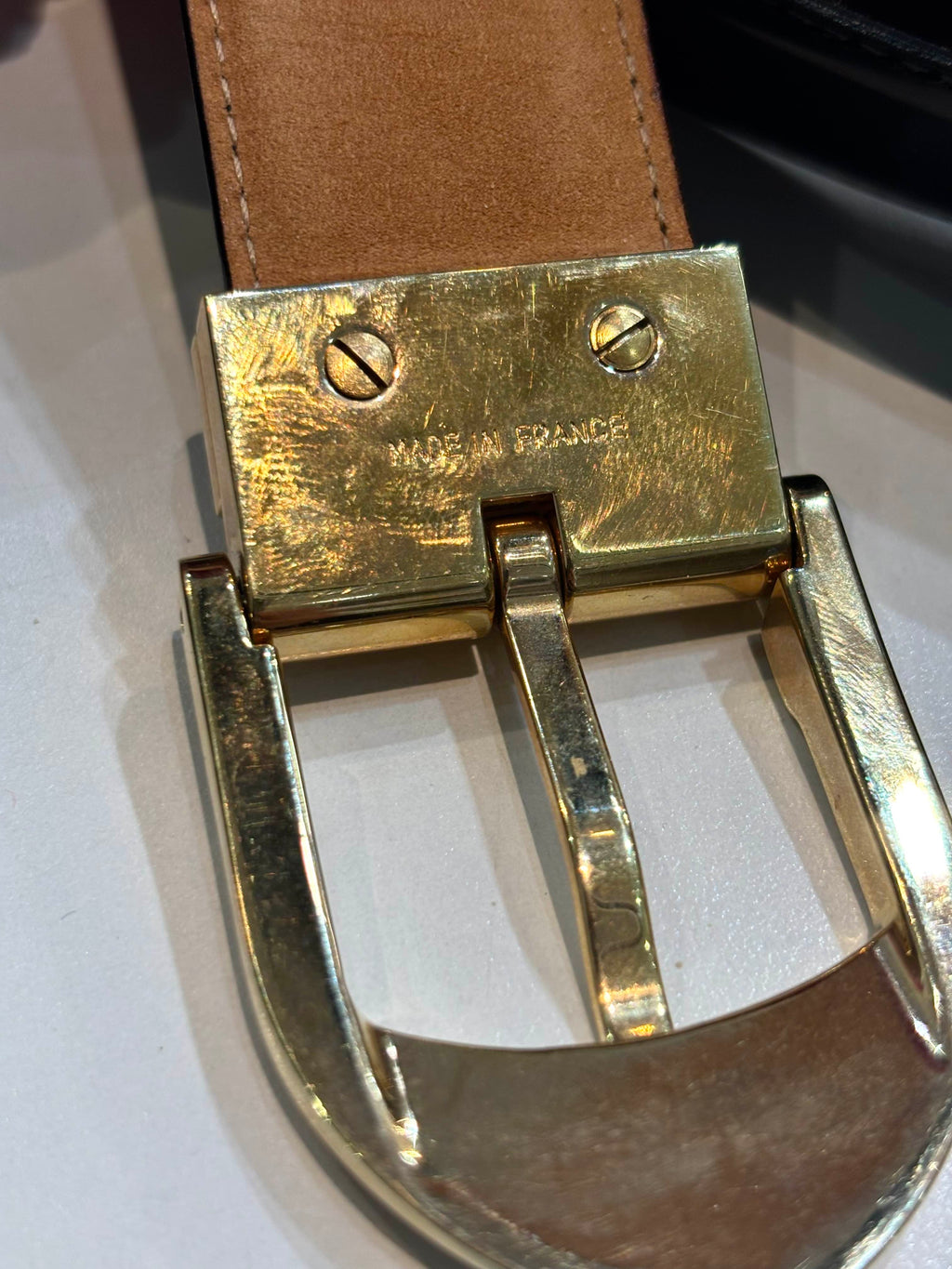 LOUIS VUITTON TAIGALEATHER GOLD-TONE BUCKLE BELT