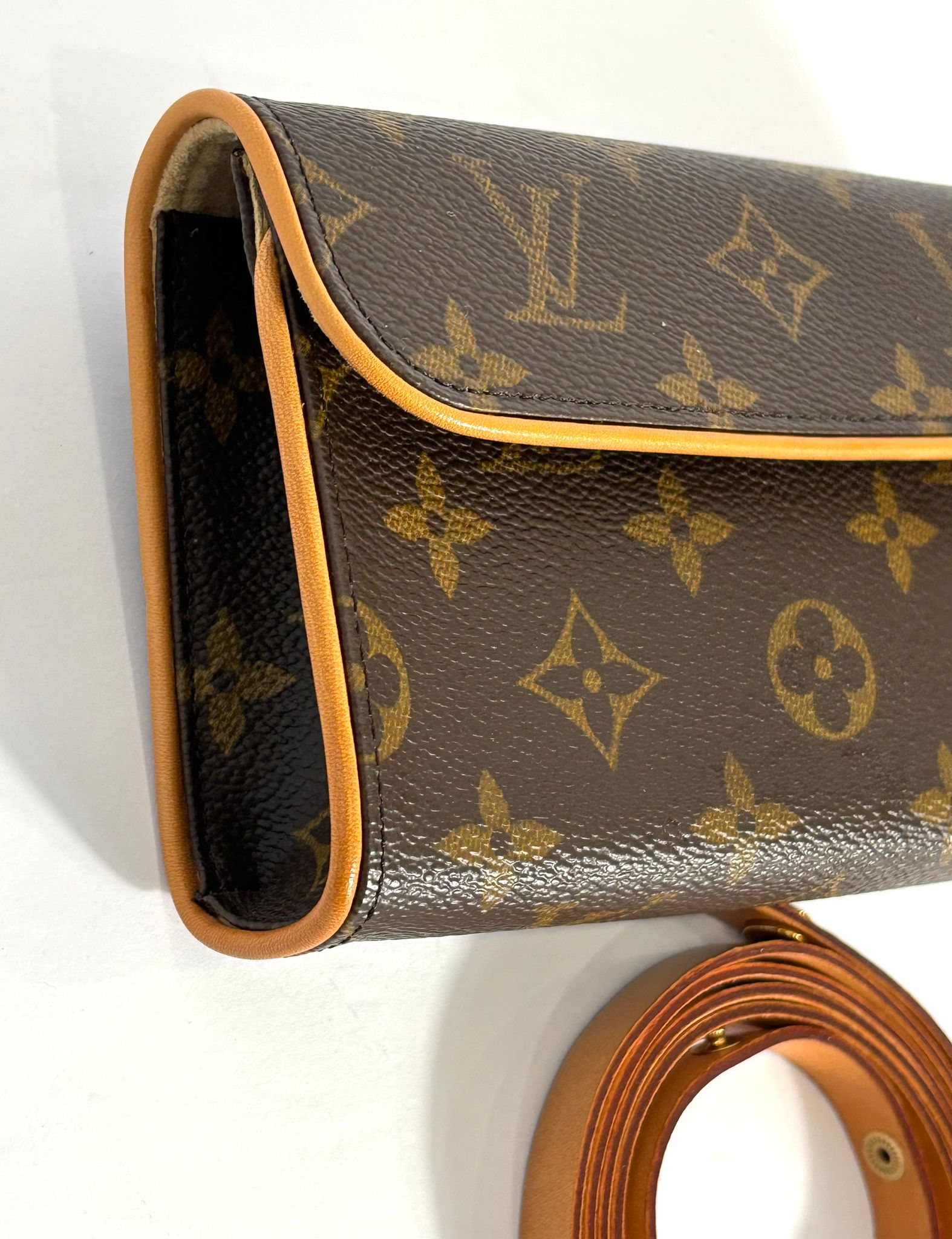 LOUIS VUITTON LV MONOGRAM POCHETTE