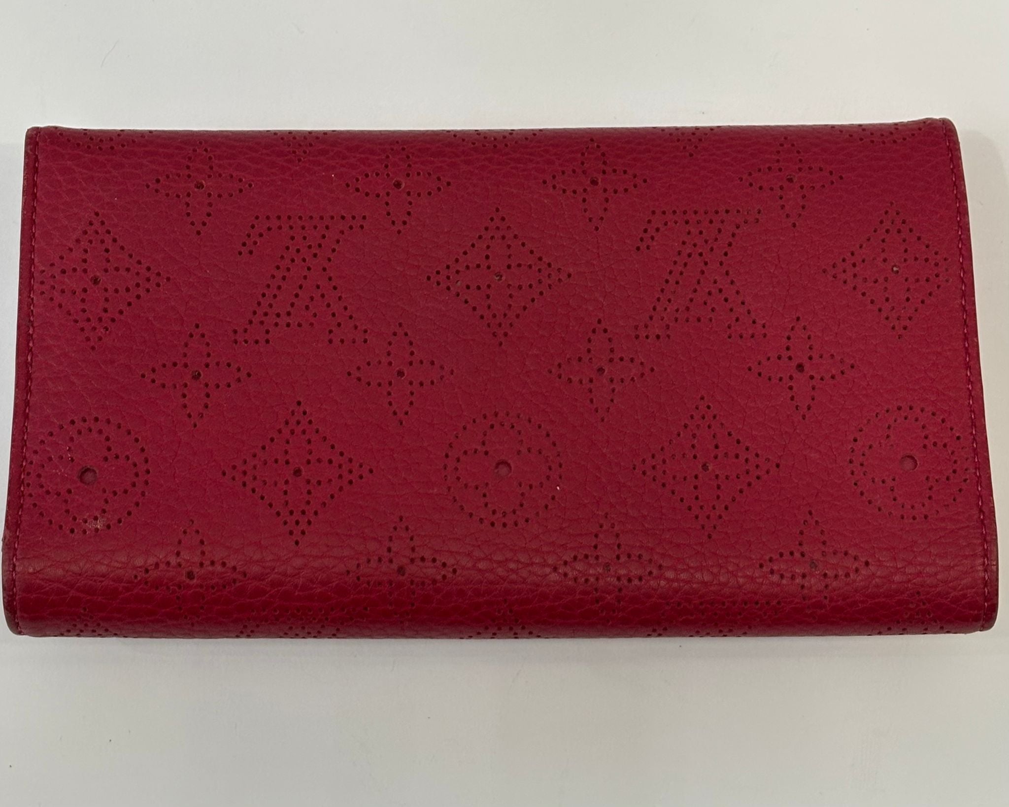 LOUIS VUITTON MAHINA LEATHER AMELIA WALLET