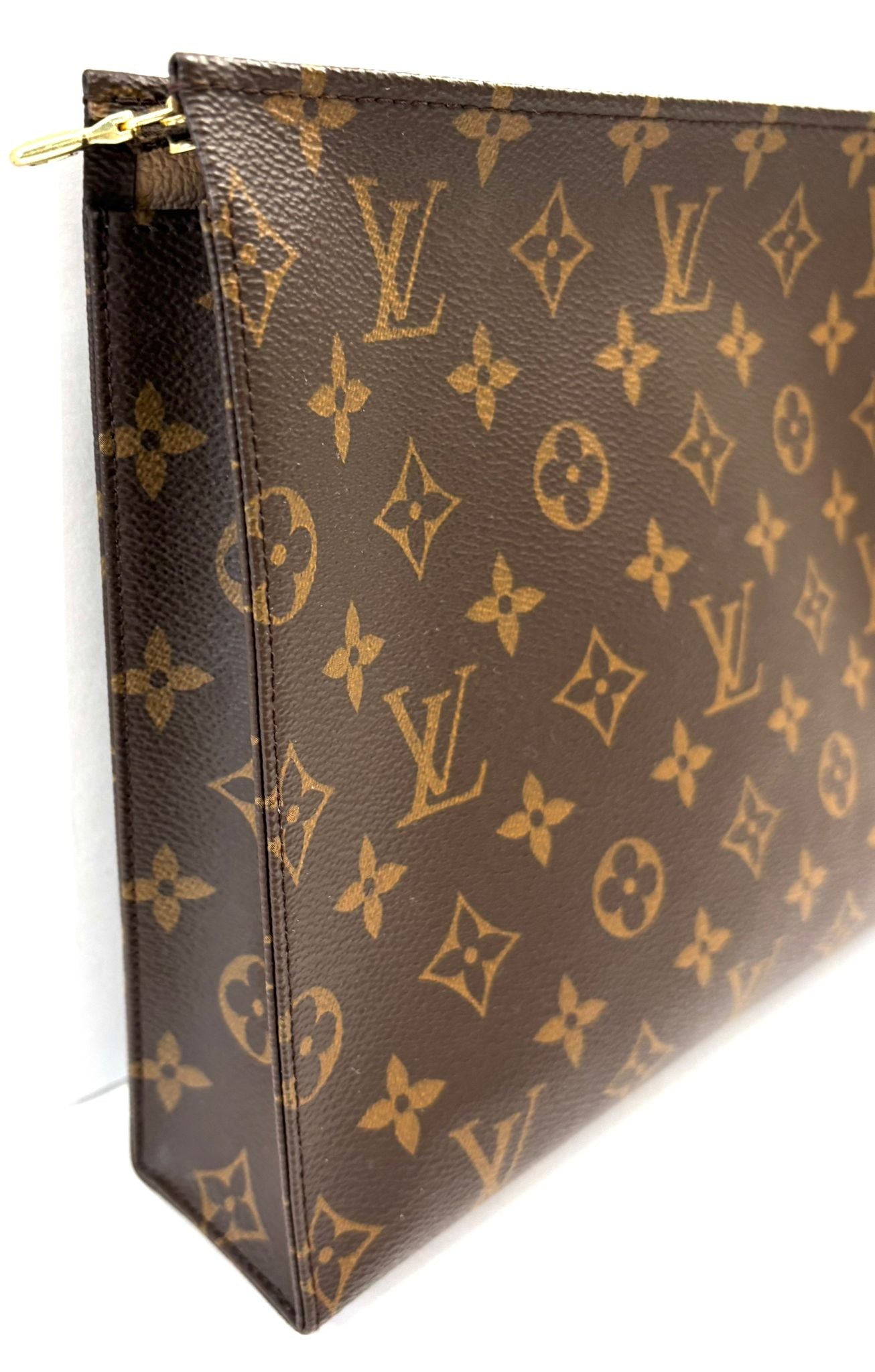 LOUIS VUITTON MONOGRAM TOILETRY POUCH 26