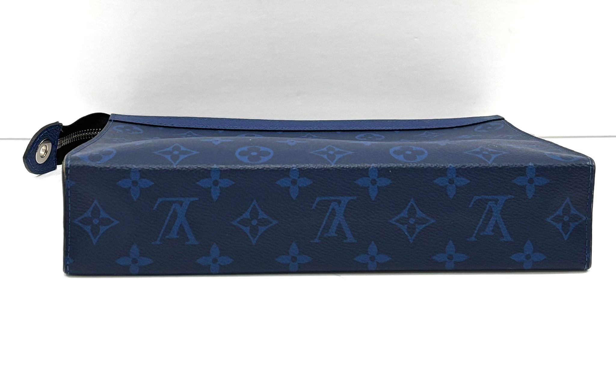LOUIS VUITTON MONOGRAM VOYAGE MM POCHETTE