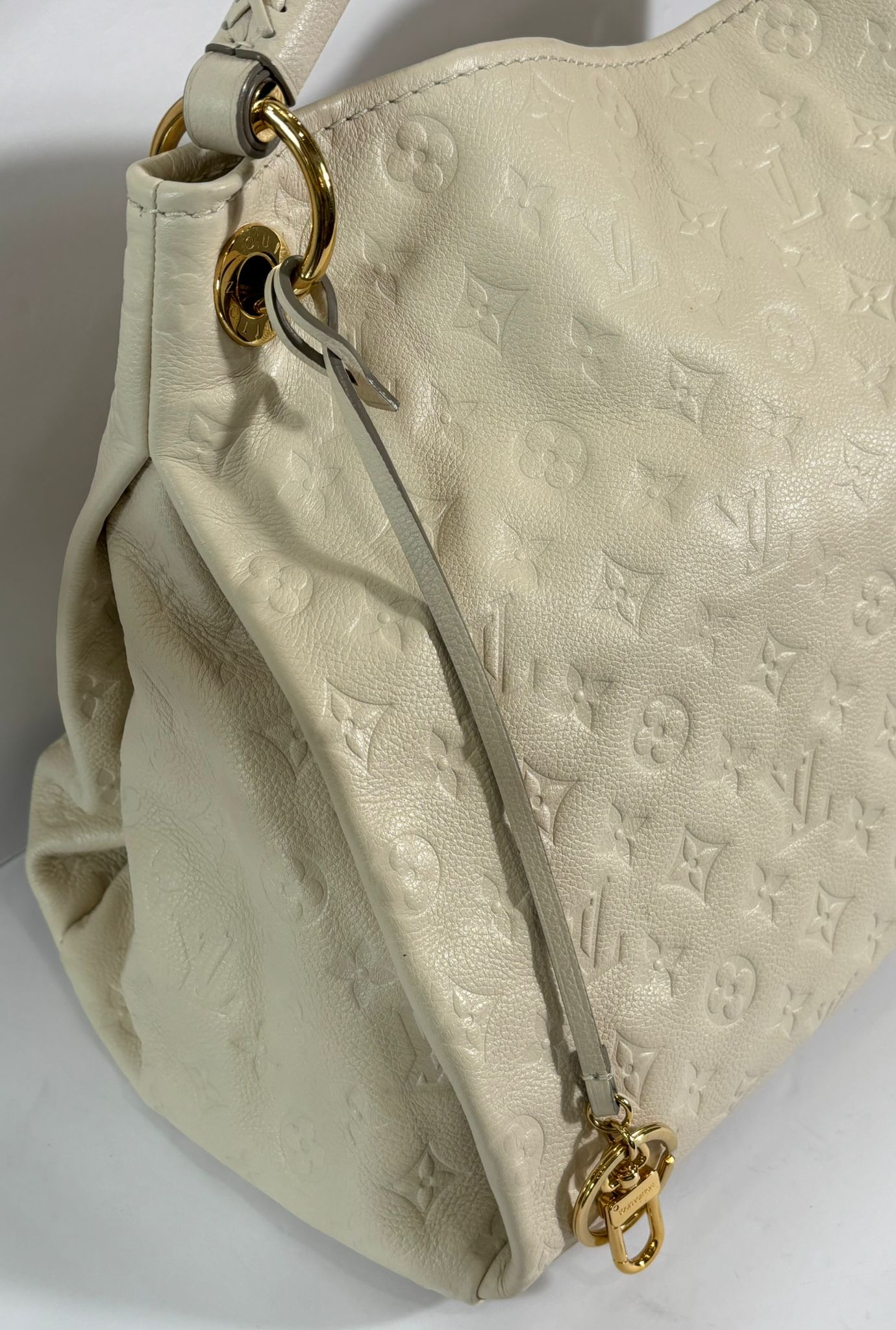 LOUIS VUITTON MONOGRAM EMPREINTE NEIGE ARTSY MM BAG