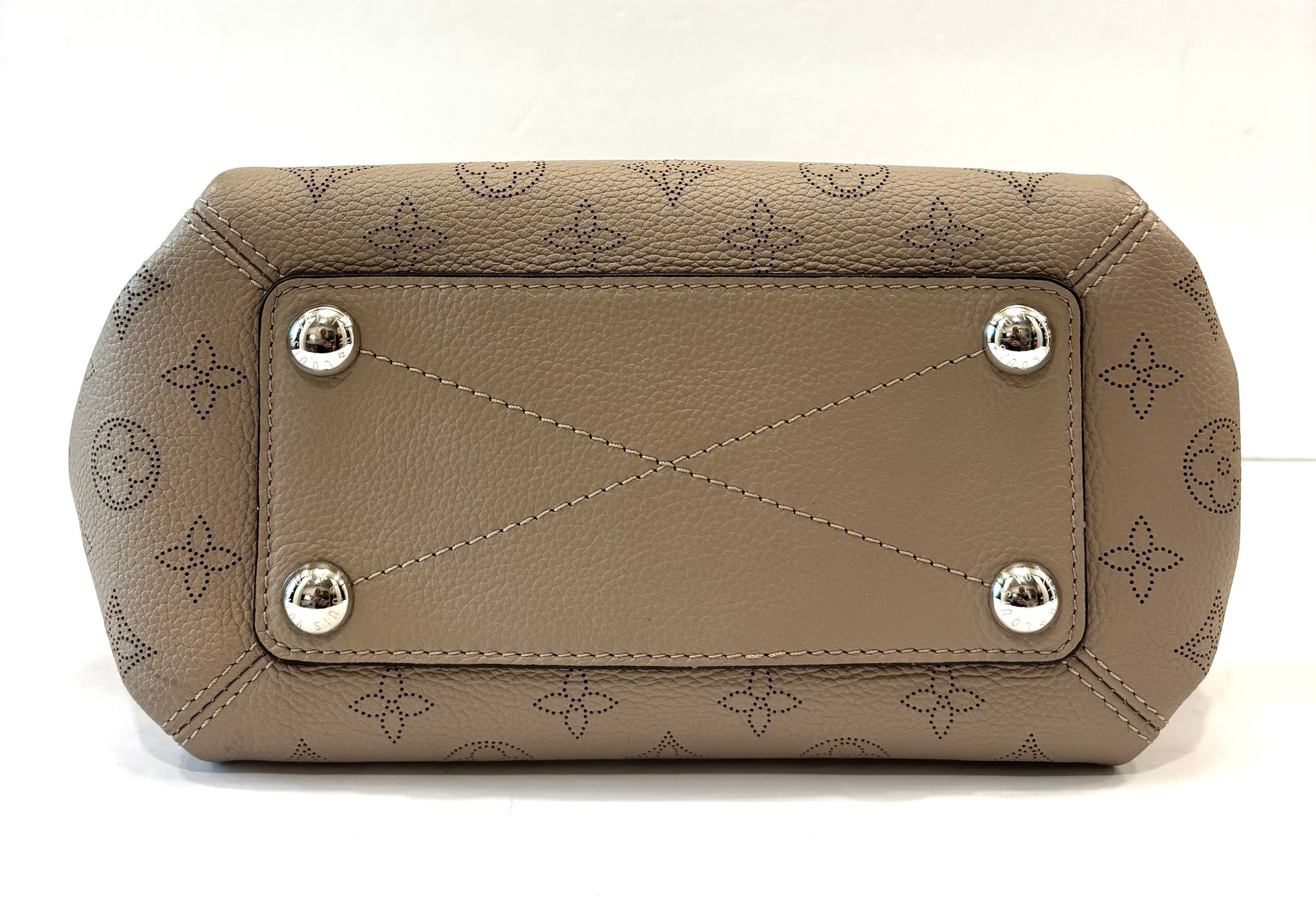 LOUIS VUITTON MONOGRAM MAHINA LEATHER BABYLONE BAG