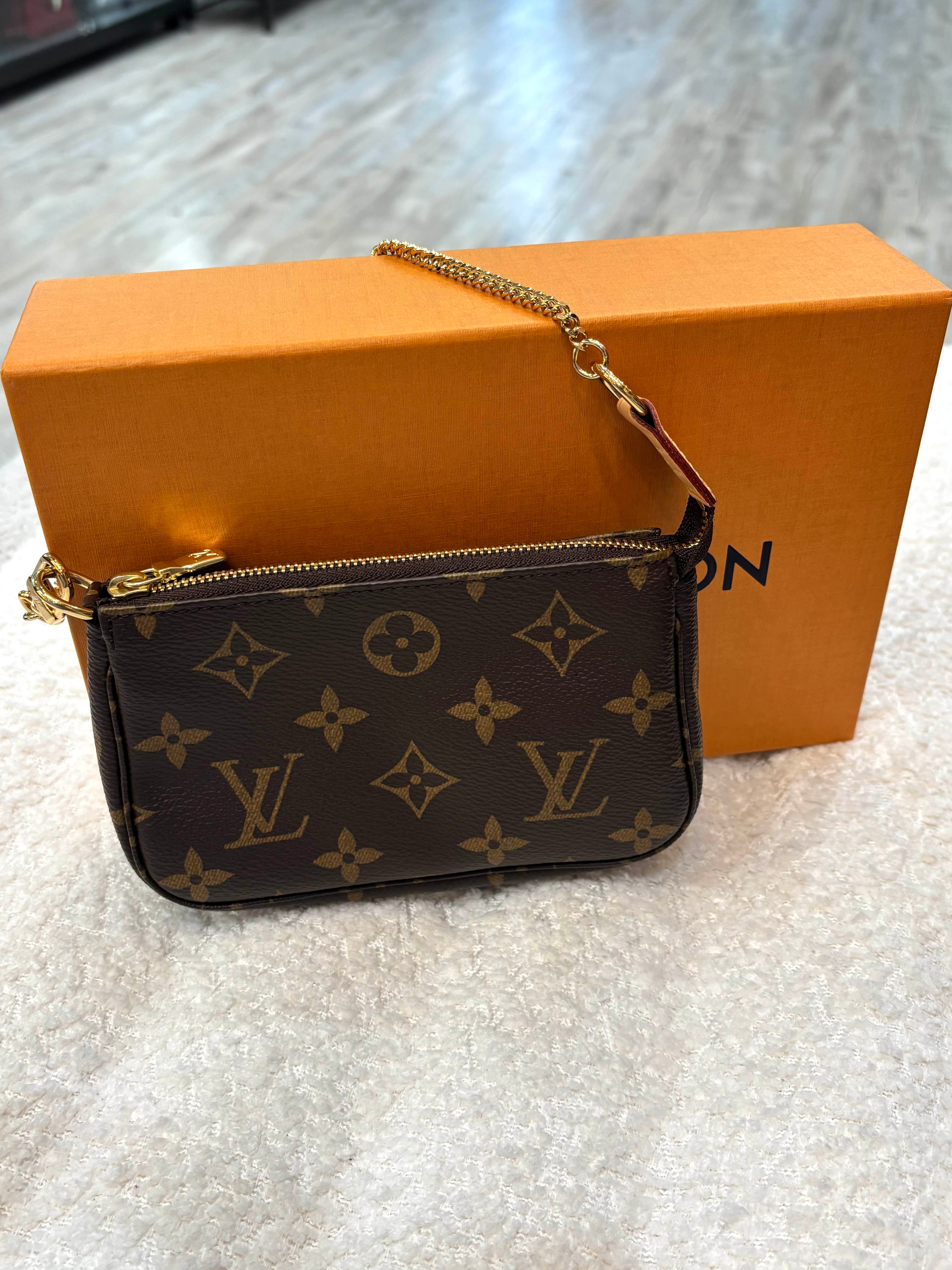 LOUIS VUITTON MONOGRAM MINI POCHETTE