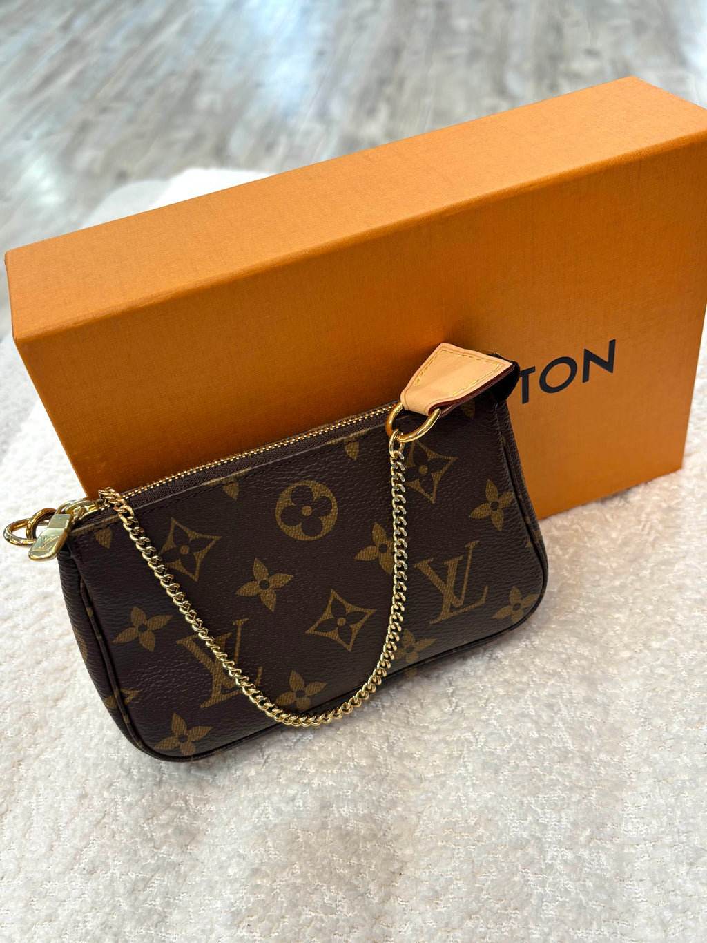 LOUIS VUITTON MONOGRAM MINI POCHETTE