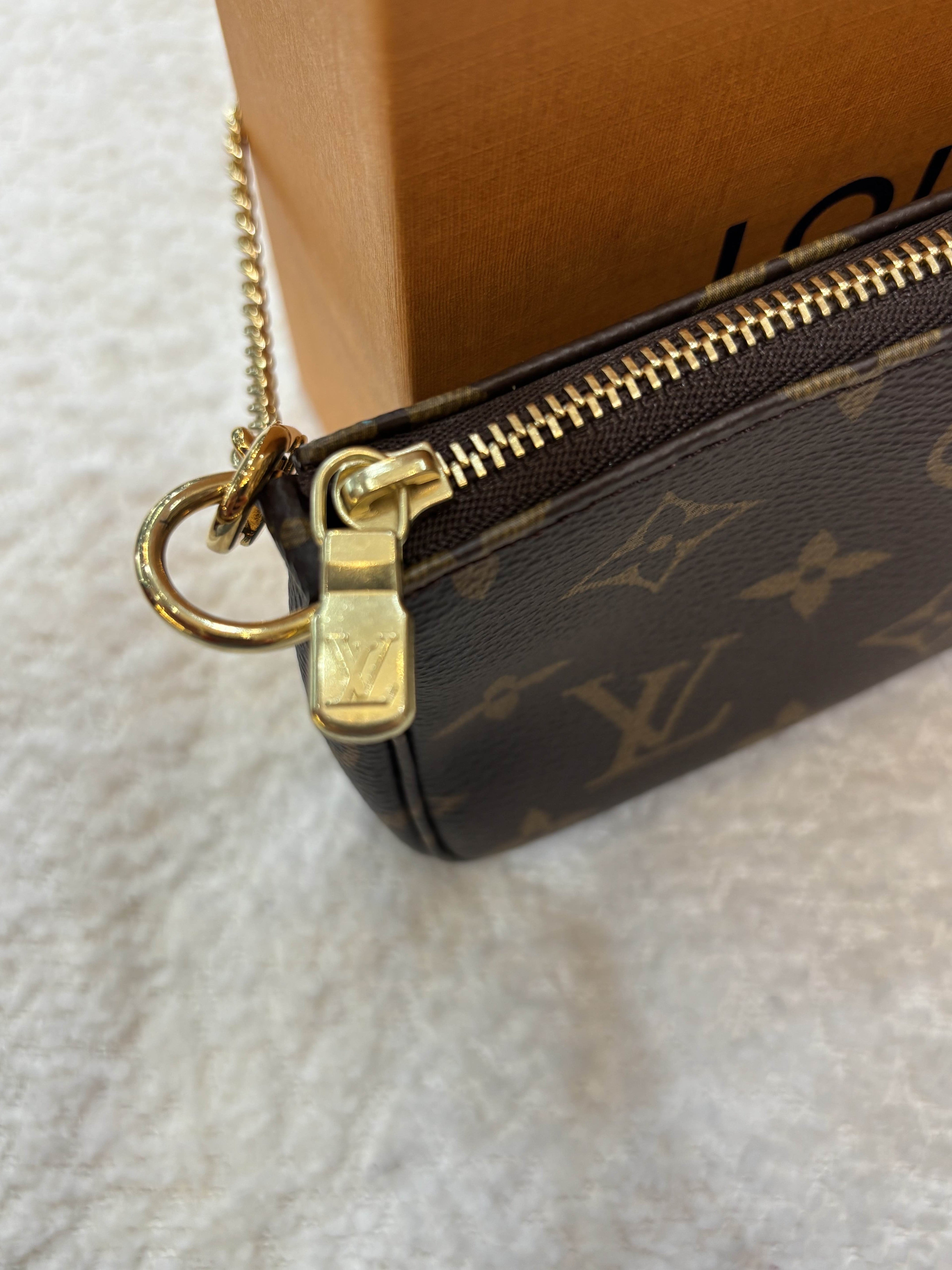 LOUIS VUITTON MONOGRAM MINI POCHETTE