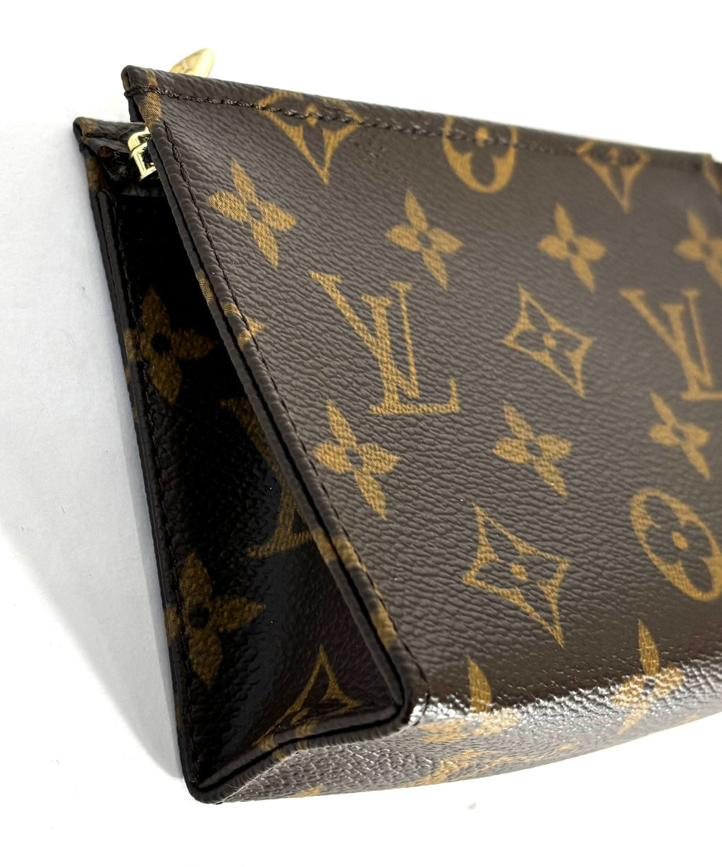 LOUIS VUITTON MONOGRAM TOILETRY POUCH 15