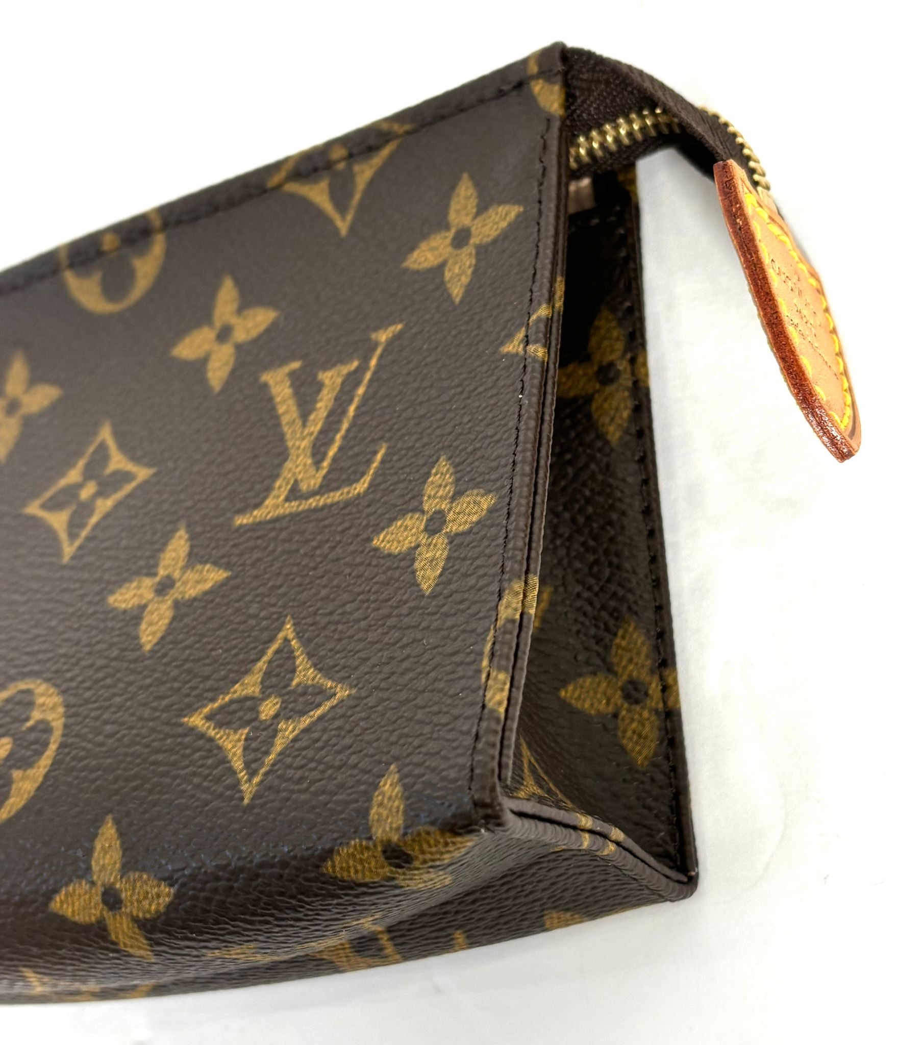 LOUIS VUITTON MONOGRAM TOILETRY POUCH 15