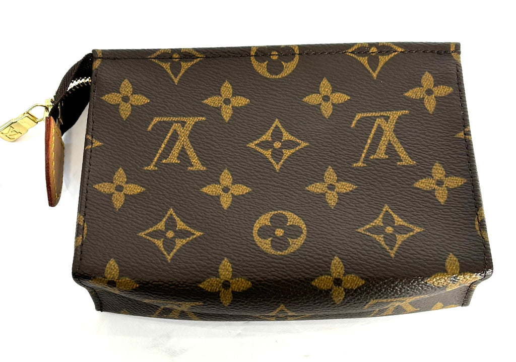 LOUIS VUITTON MONOGRAM TOILETRY POUCH 15