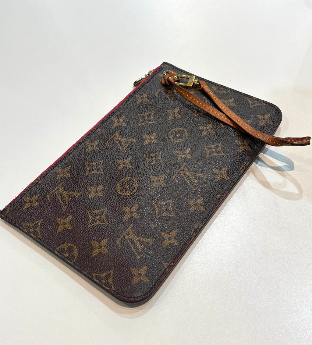 LOUIS VUITTON MONOGRAM WRISLET FUSCIA INTERIOR POUCHETTE