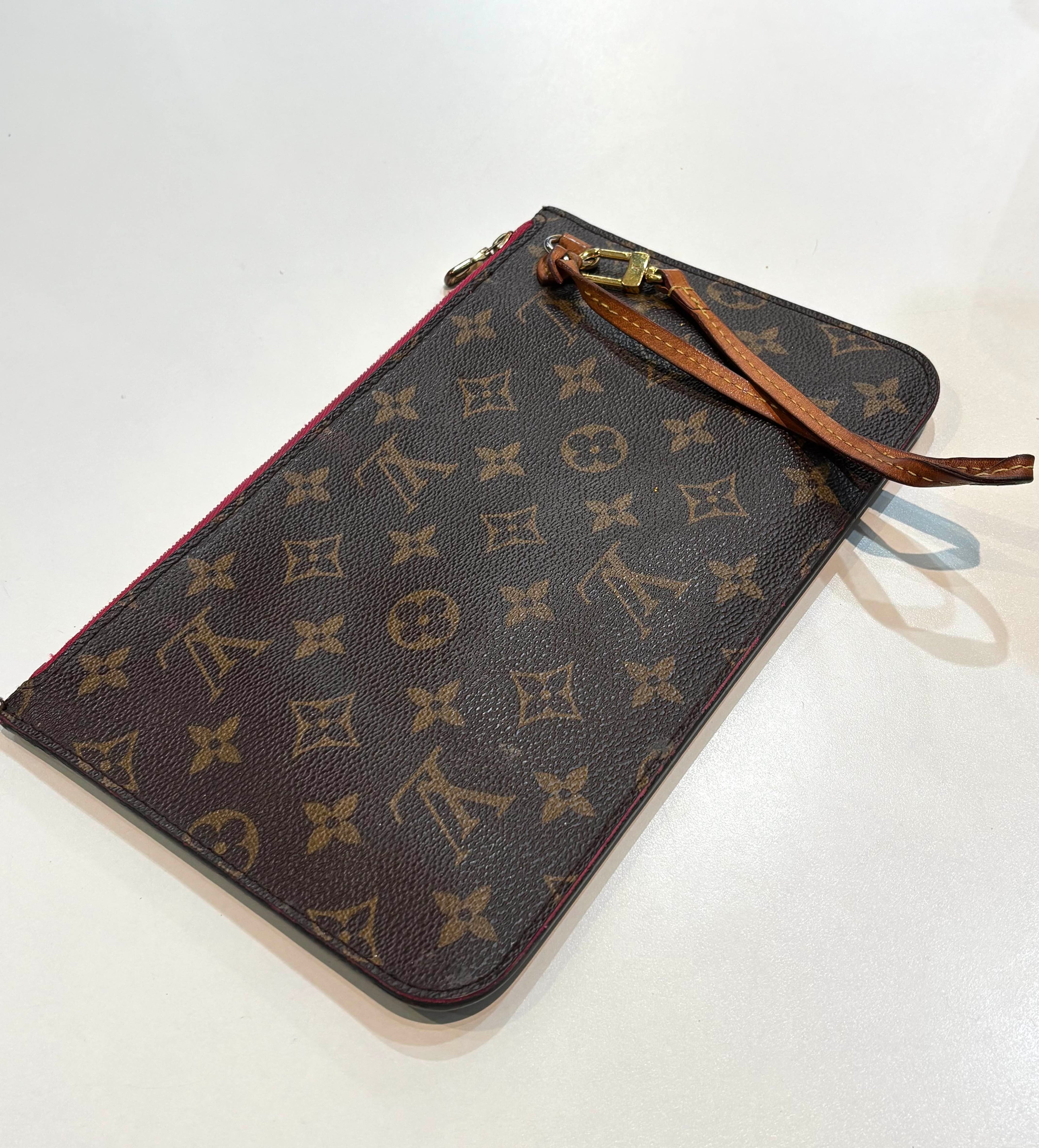 LOUIS VUITTON MONOGRAM WRISLET FUSCIA INTERIOR POUCHETTE